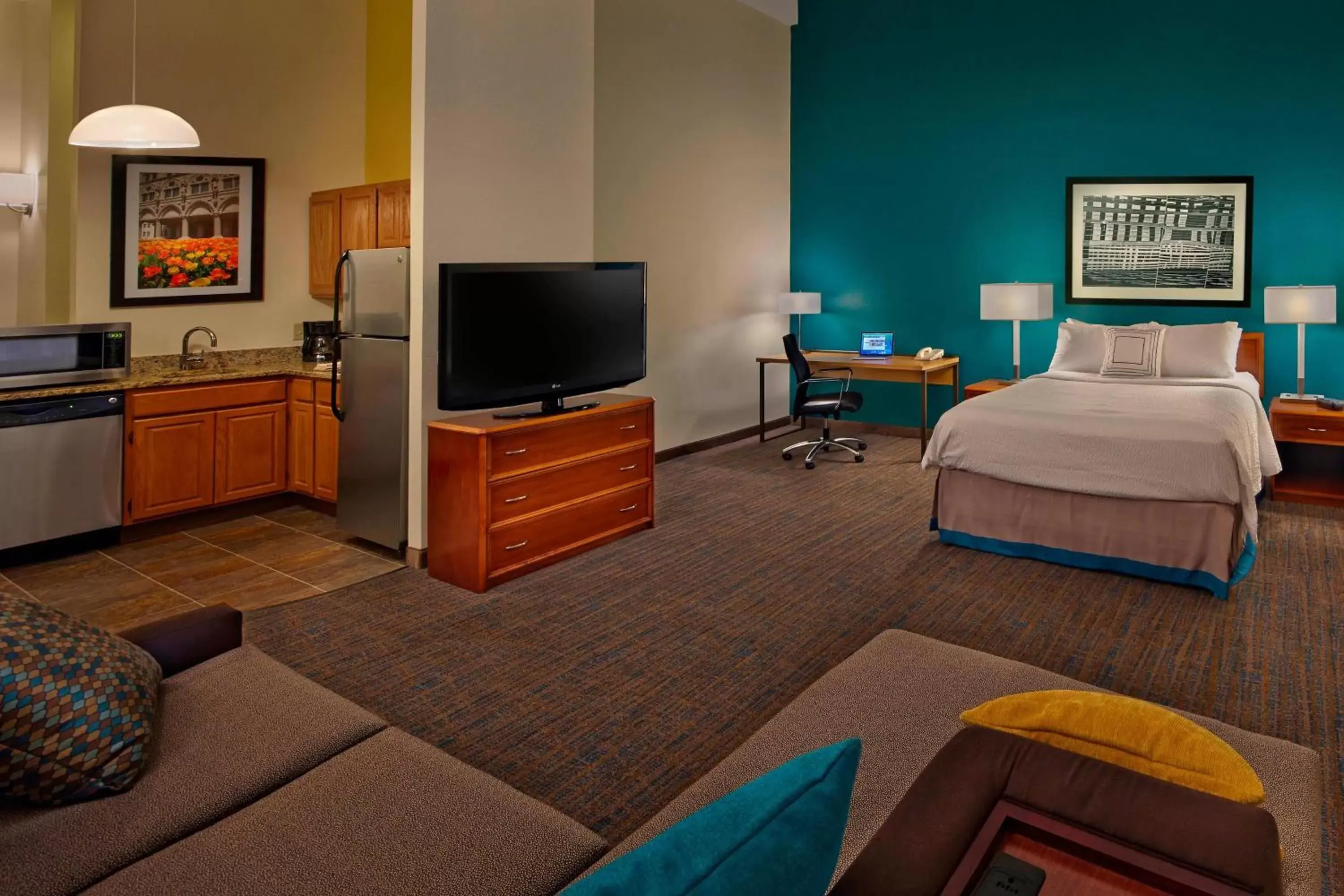 Photo of the whole room, TV/Entertainment Center in Residence Inn by Marriott Hartford Downtown