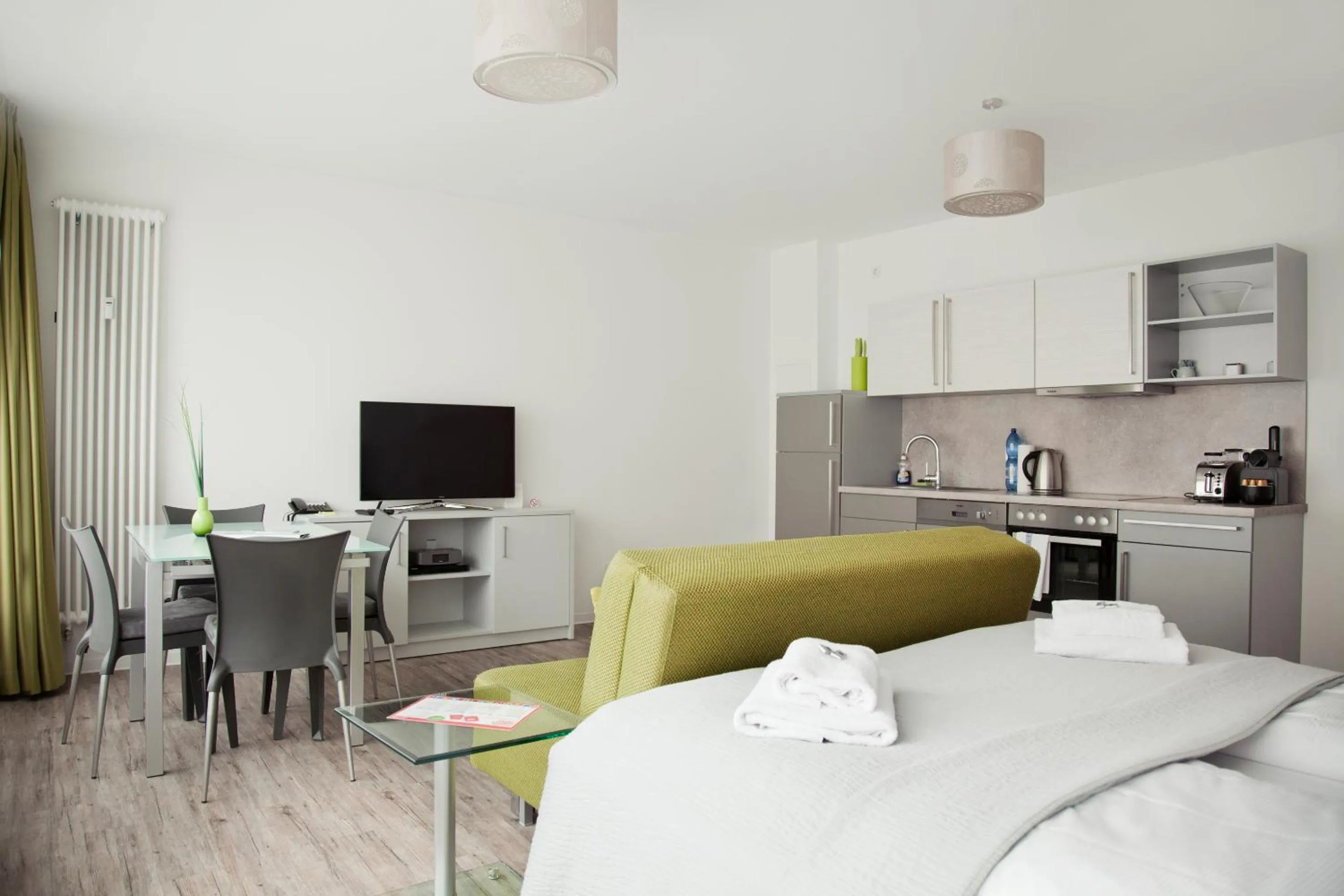 TV and multimedia, Bed in Apartments Rosenthal Residence