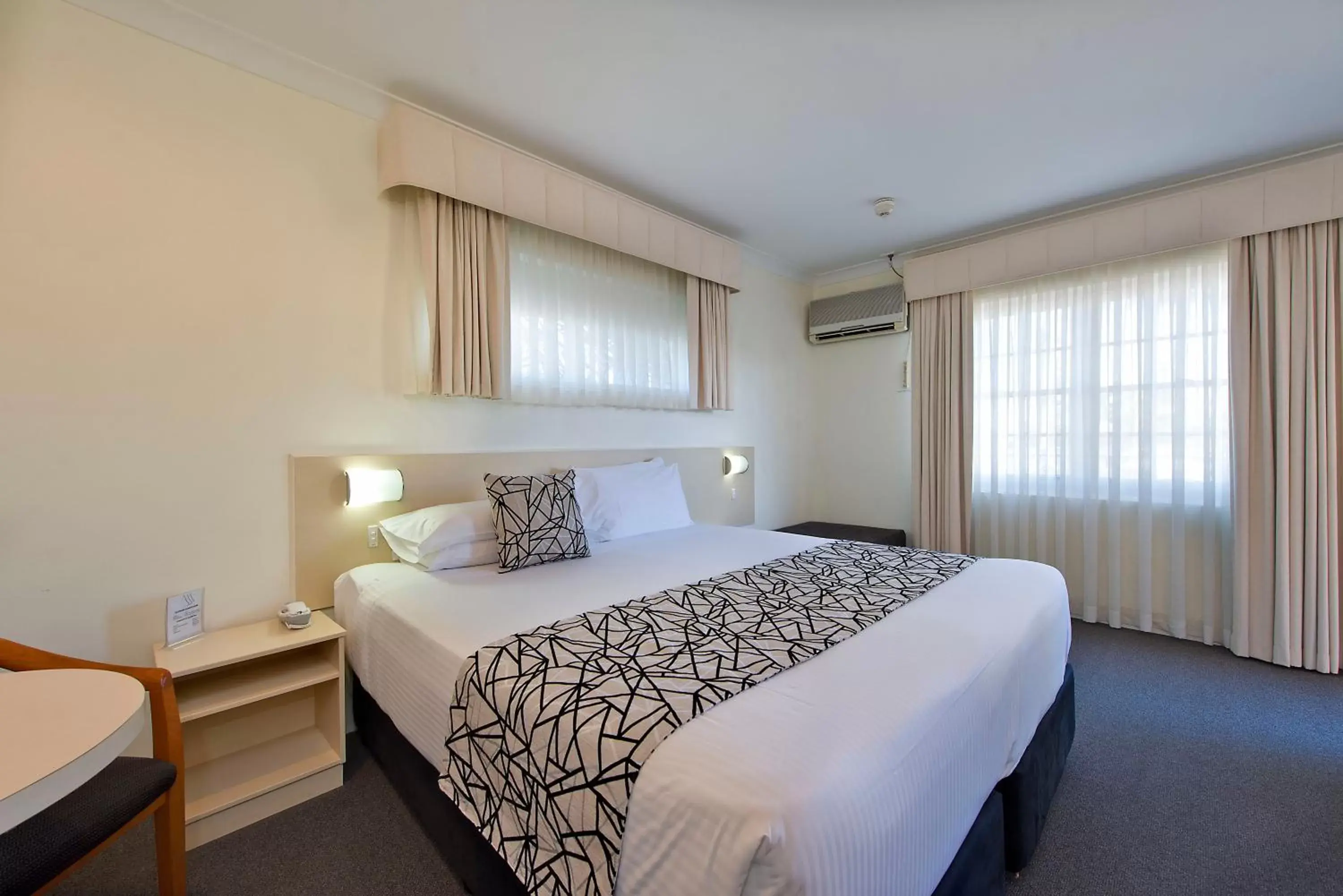 Bedroom, Bed in Comfort Inn All Seasons