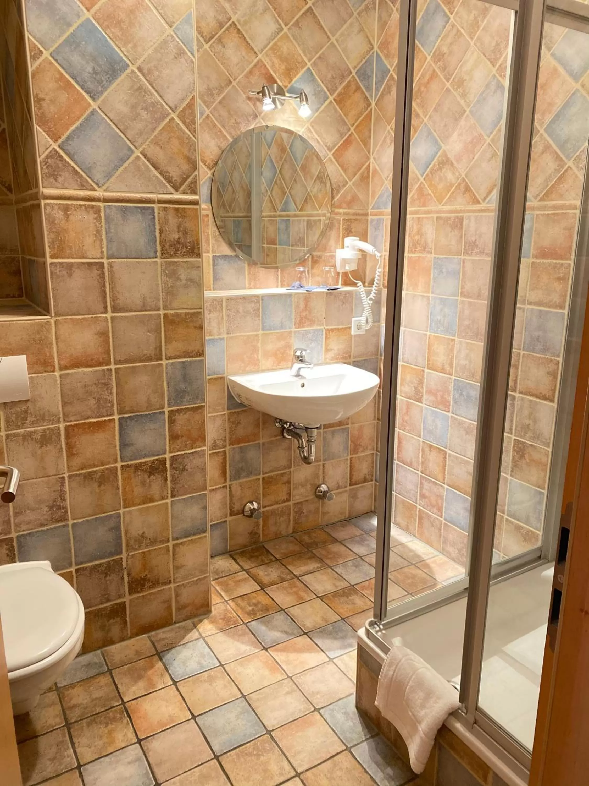 Bathroom in Vintage Hotel Köln Pulheim - Kostenlose Parkplätze