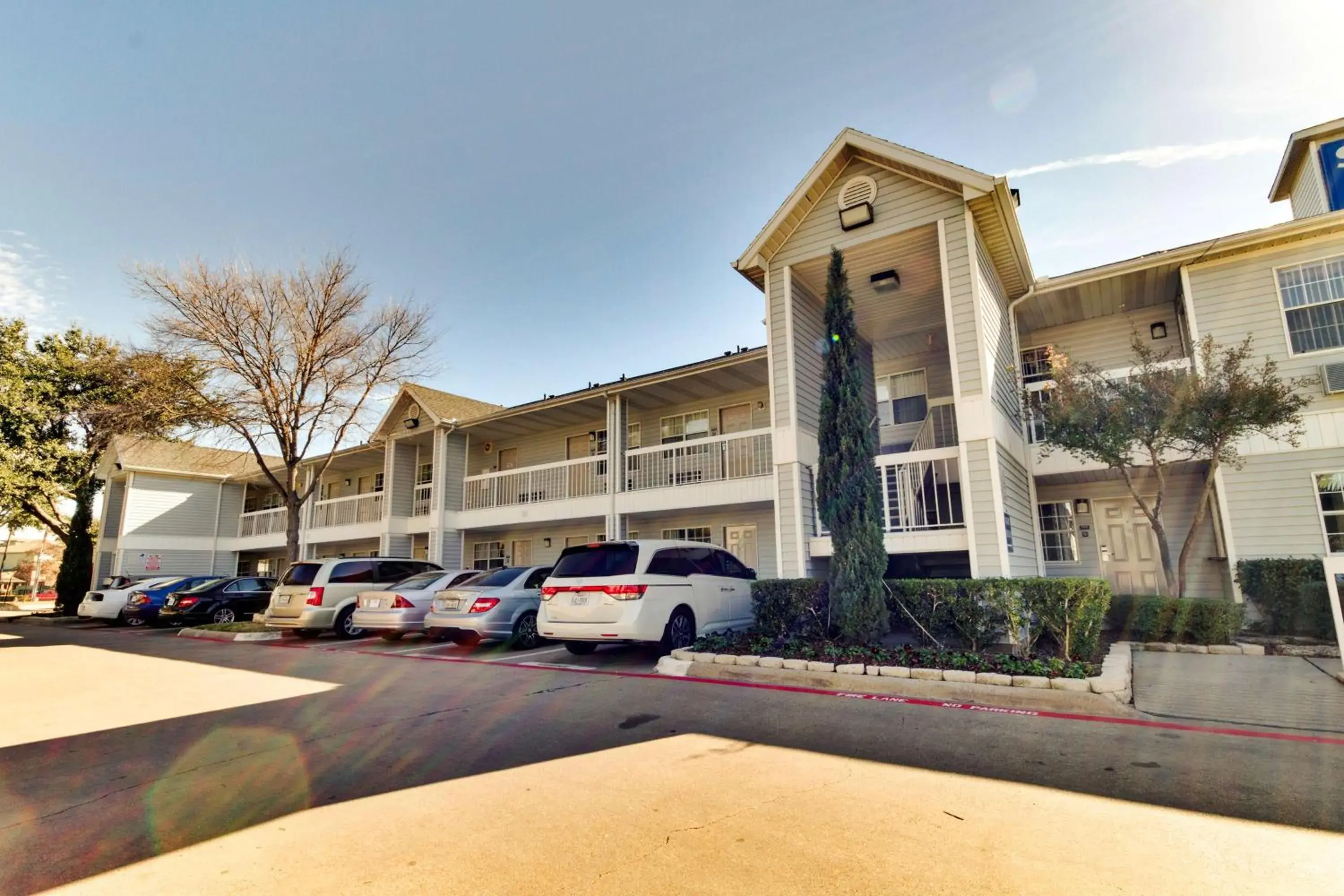Property building in Studio 6-Dallas, TX - Garland - Northeast Property building in Studio 6-Dallas, TX - Garland - Northeast
