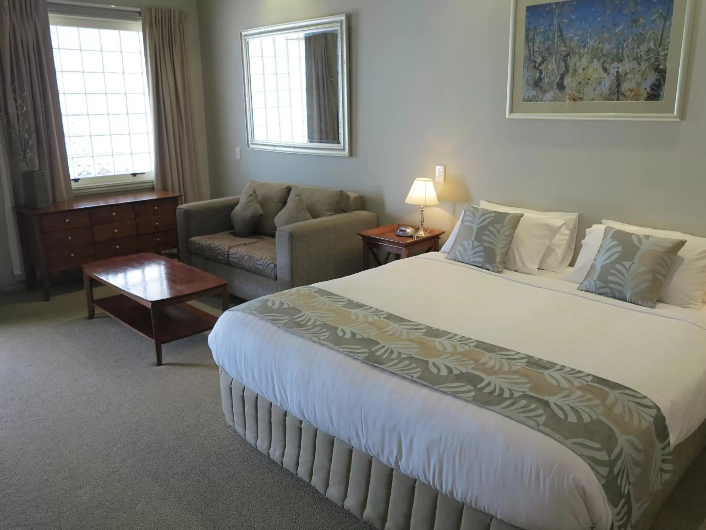 Bed in Shangri-La Gardens Bed in Shangri-La Gardens