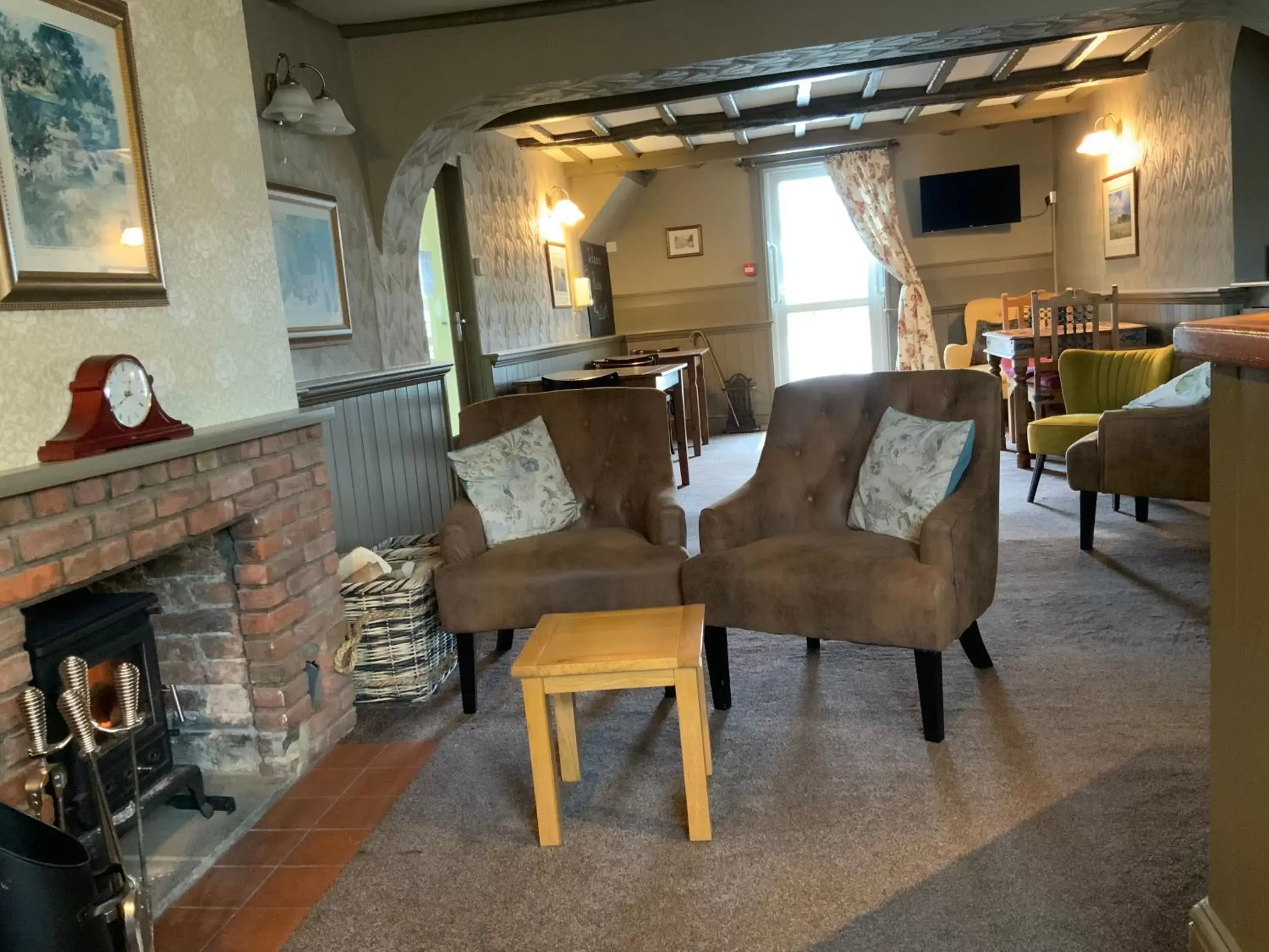 Lounge or bar, Seating Area in The Red Lion Inn