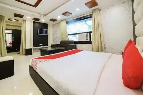 Deluxe Suite - single occupancy in HOTEL VEER BHUMI PALACE Deluxe Suite - single occupancy in HOTEL VEER BHUMI PALACE