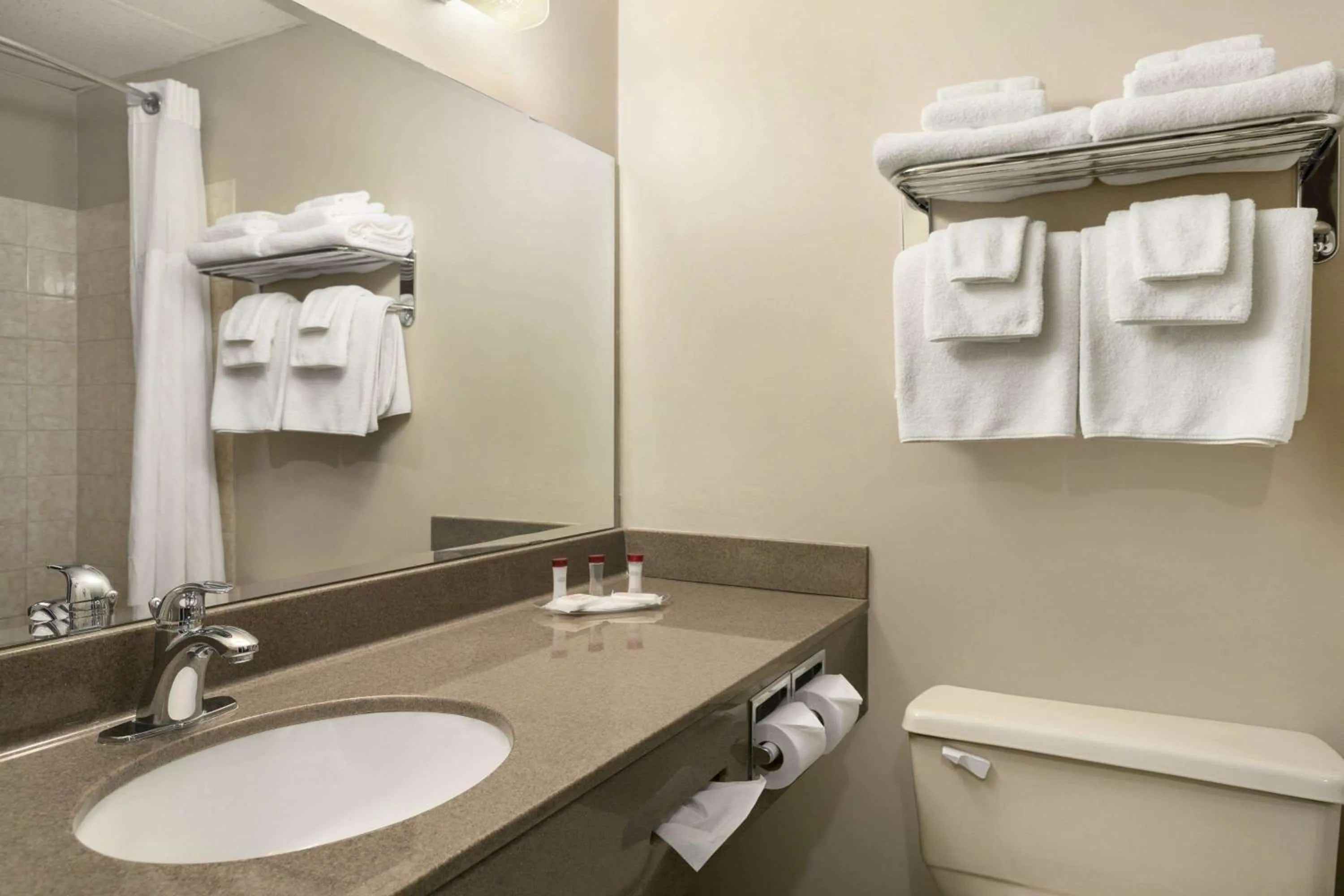 Bathroom in South Hill Lodge