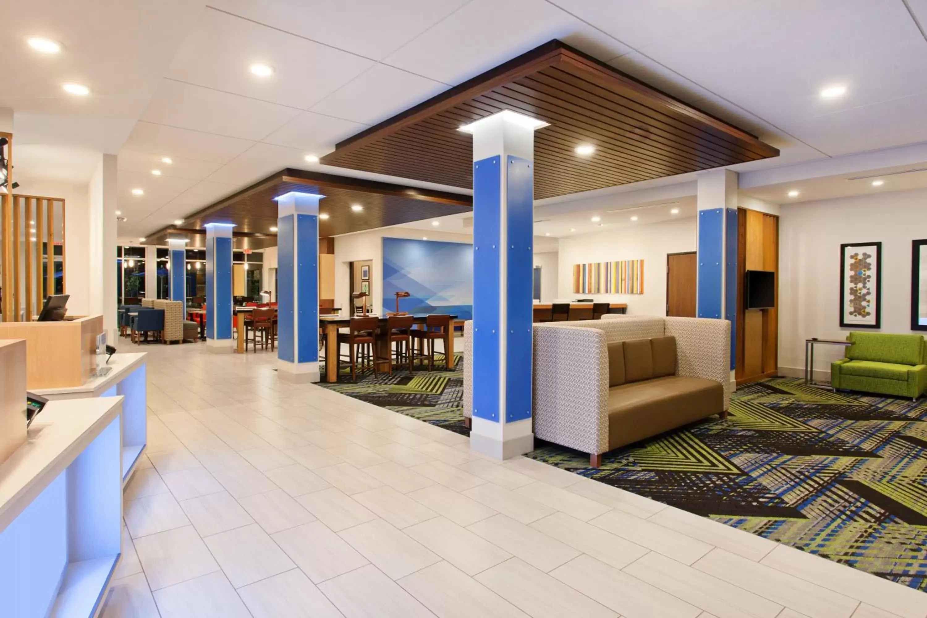 Property building in Holiday Inn Express & Suites - Moses Lake, an IHG Hotel