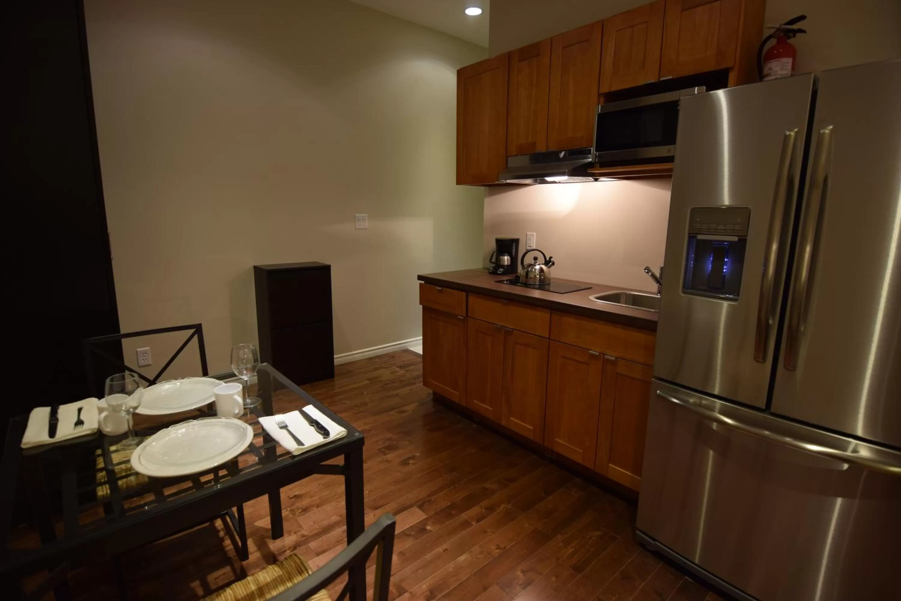 Kitchen or kitchenette in The Lion Inn & Suites