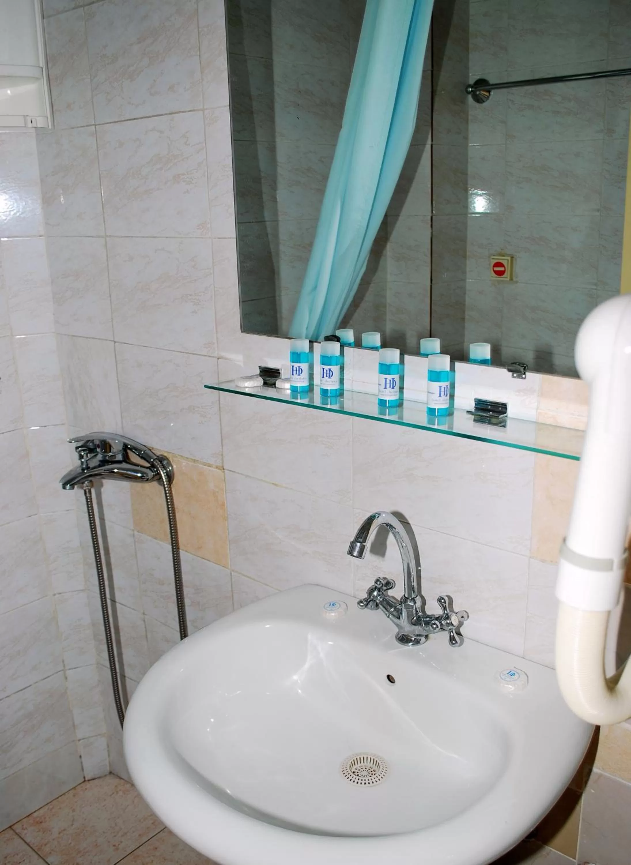 Bathroom in Diethnes Hotel