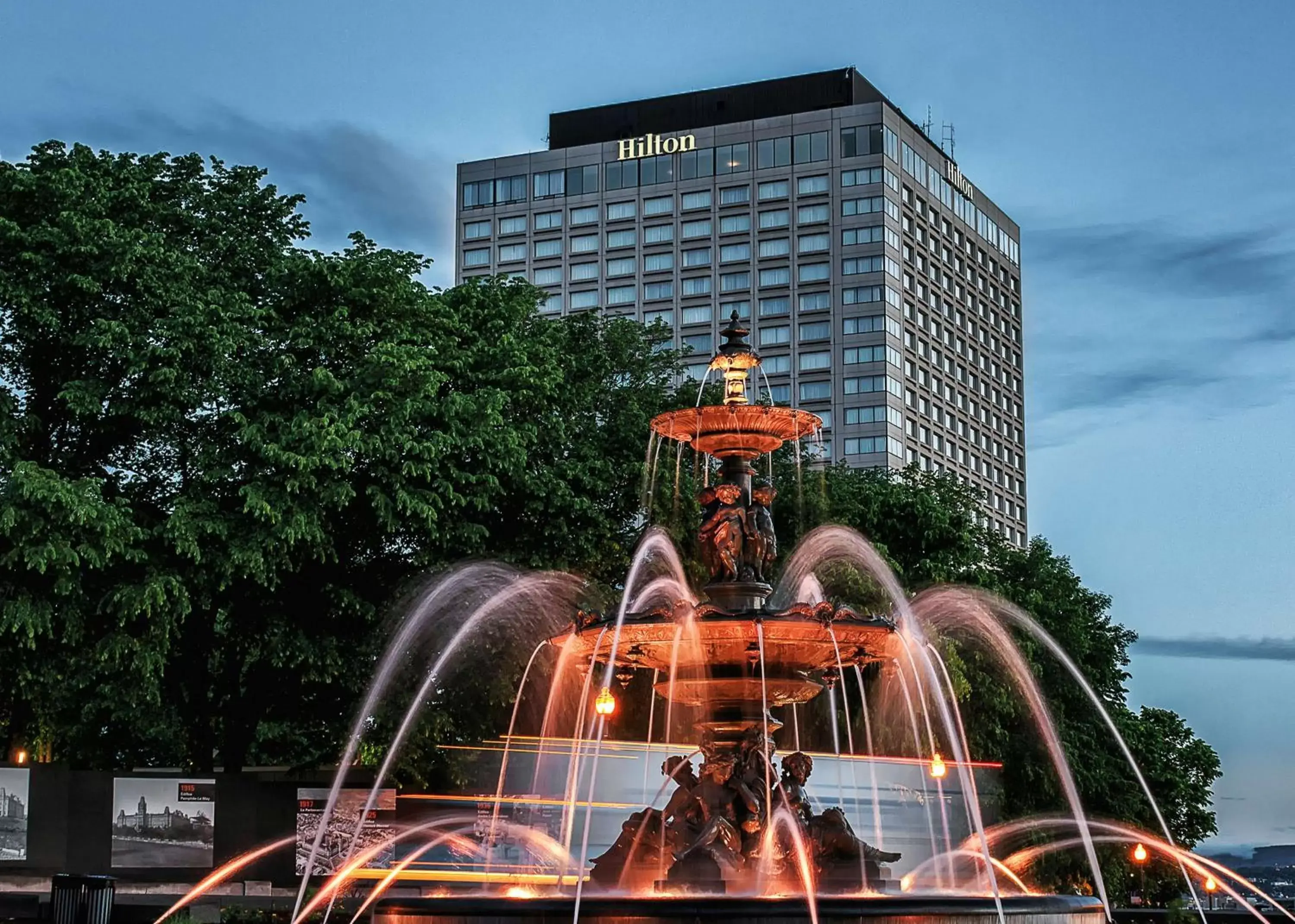 Property building, Water Park in Hilton Québec