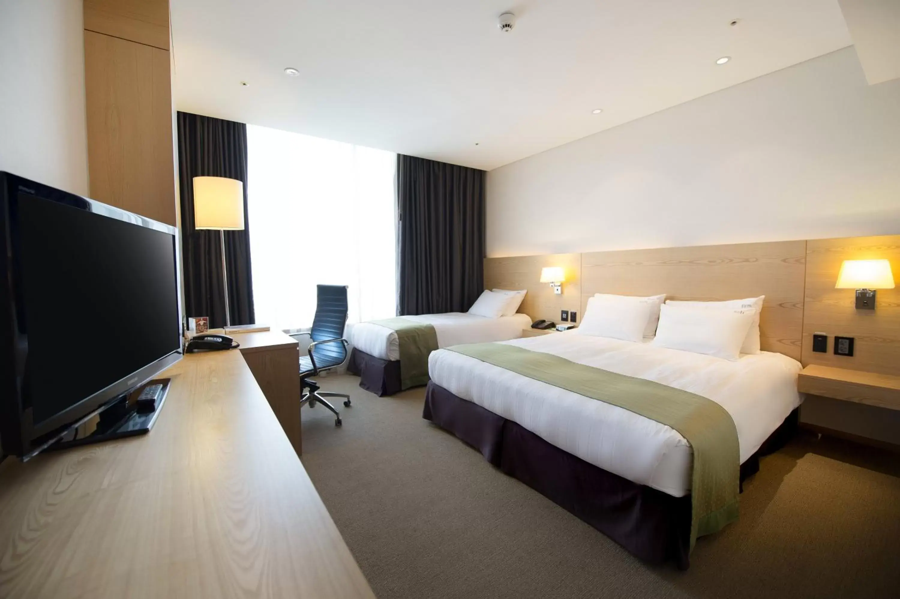 Photo of the whole room, Bed in Holiday Inn Gwangju, an IHG Hotel