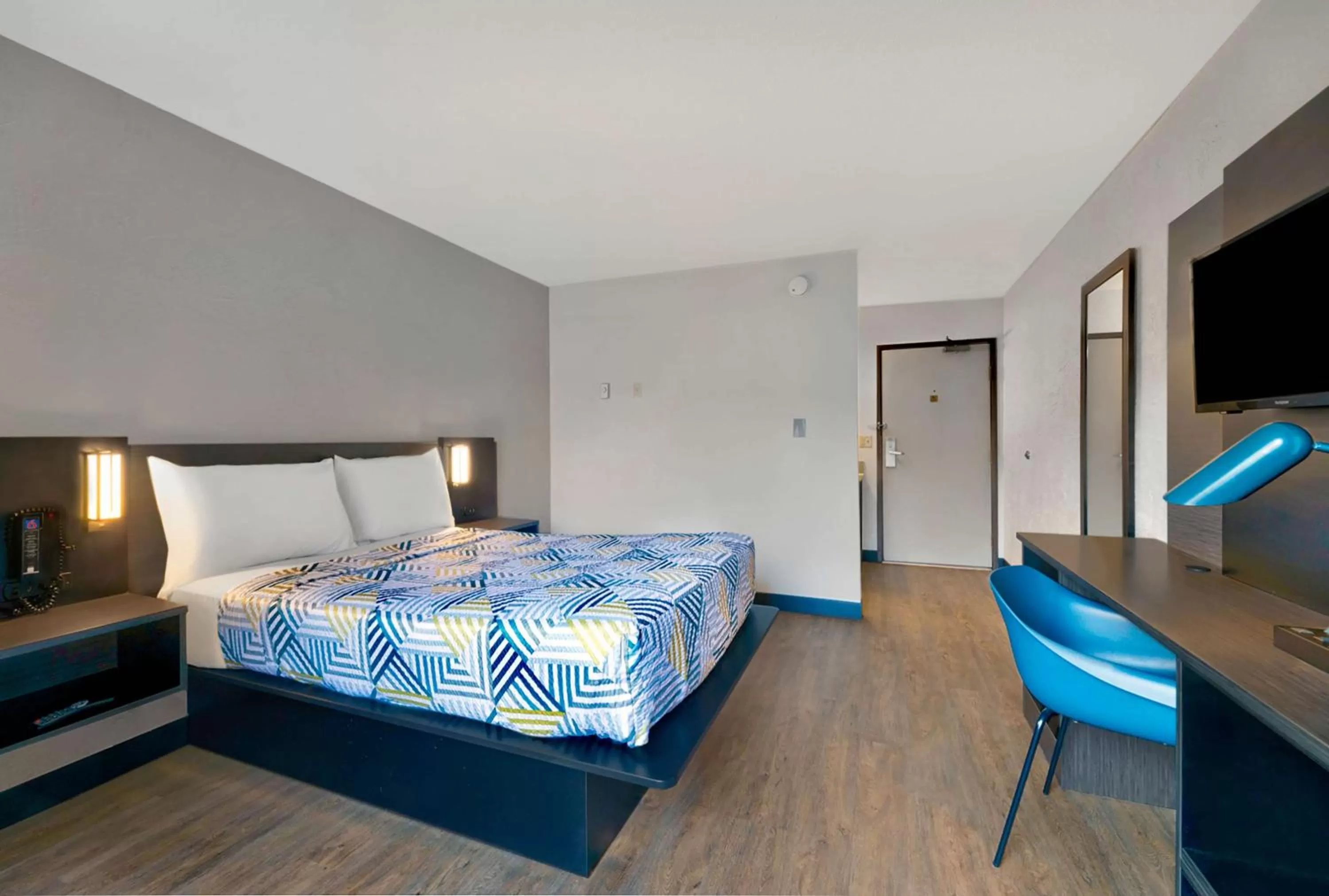 Bedroom, Bed in Motel 6-Oak Creek, WI