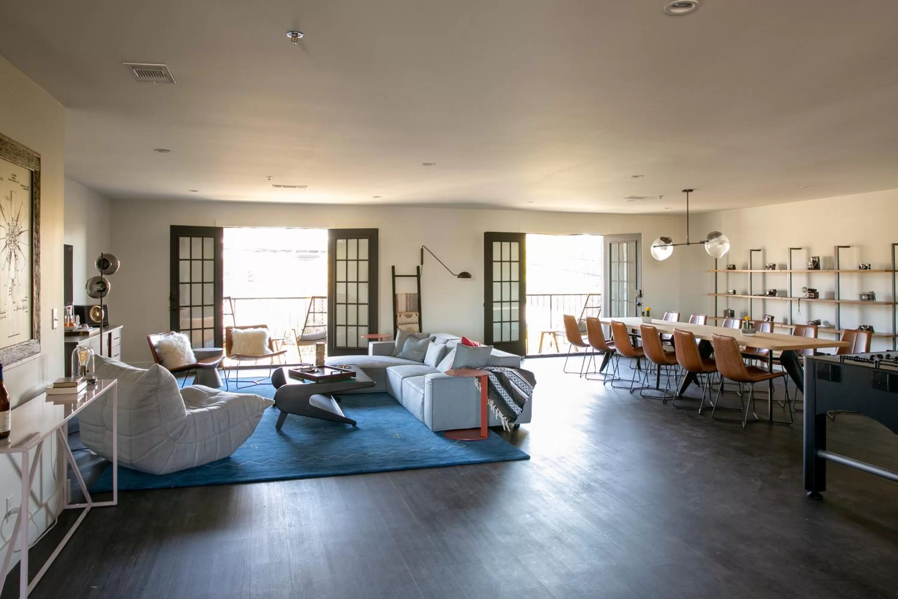 Photo of the whole room in Bode Nashville