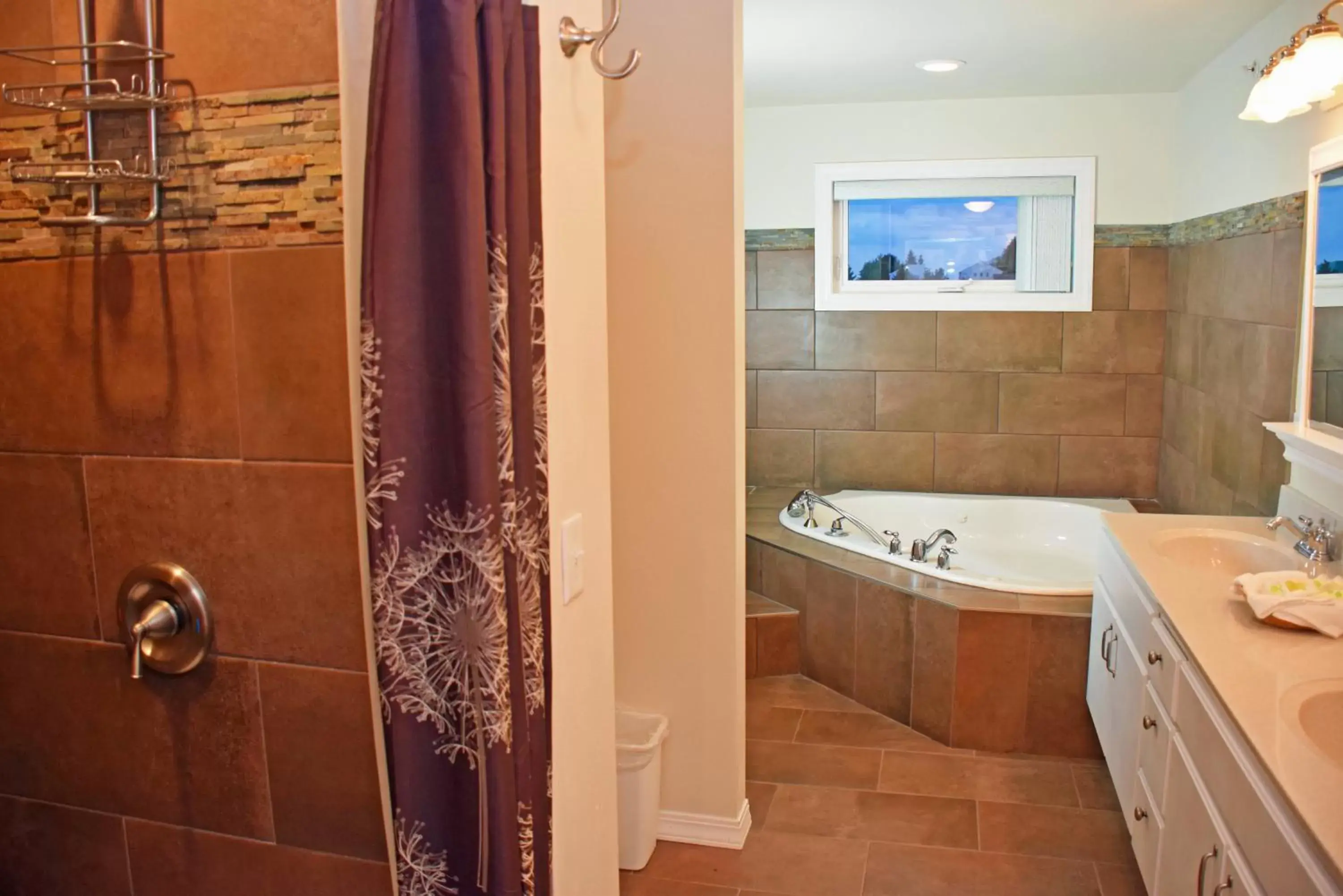 Bathroom in Longliner Lodge and Suites