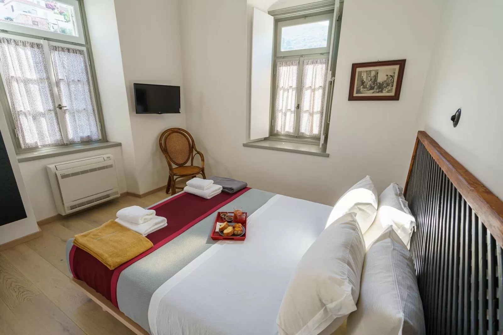 Bedroom, Bed in LIVIN Hydra Legacy Suite