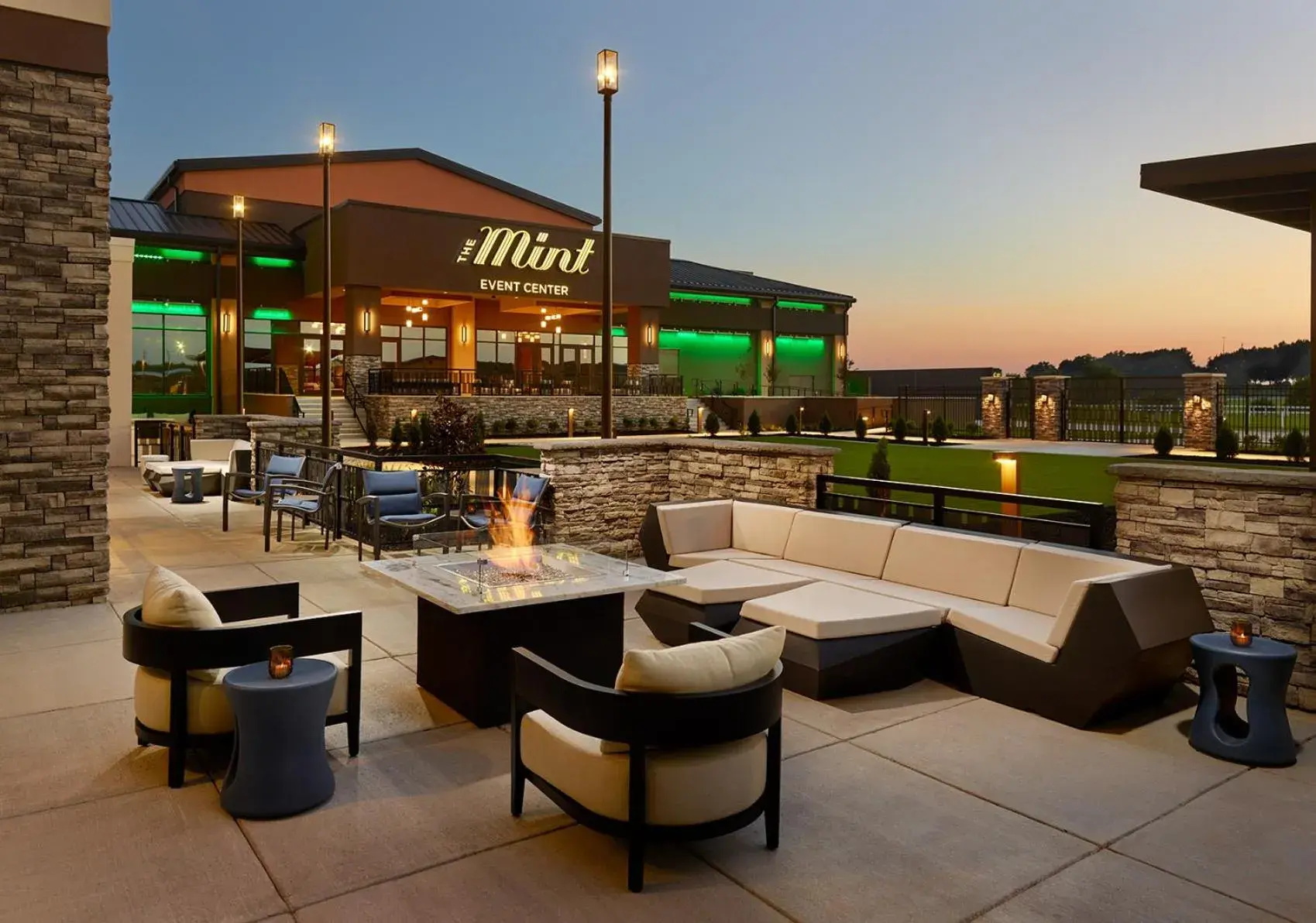 Inner courtyard view in SpringHill Suites by Marriott Franklin Mint