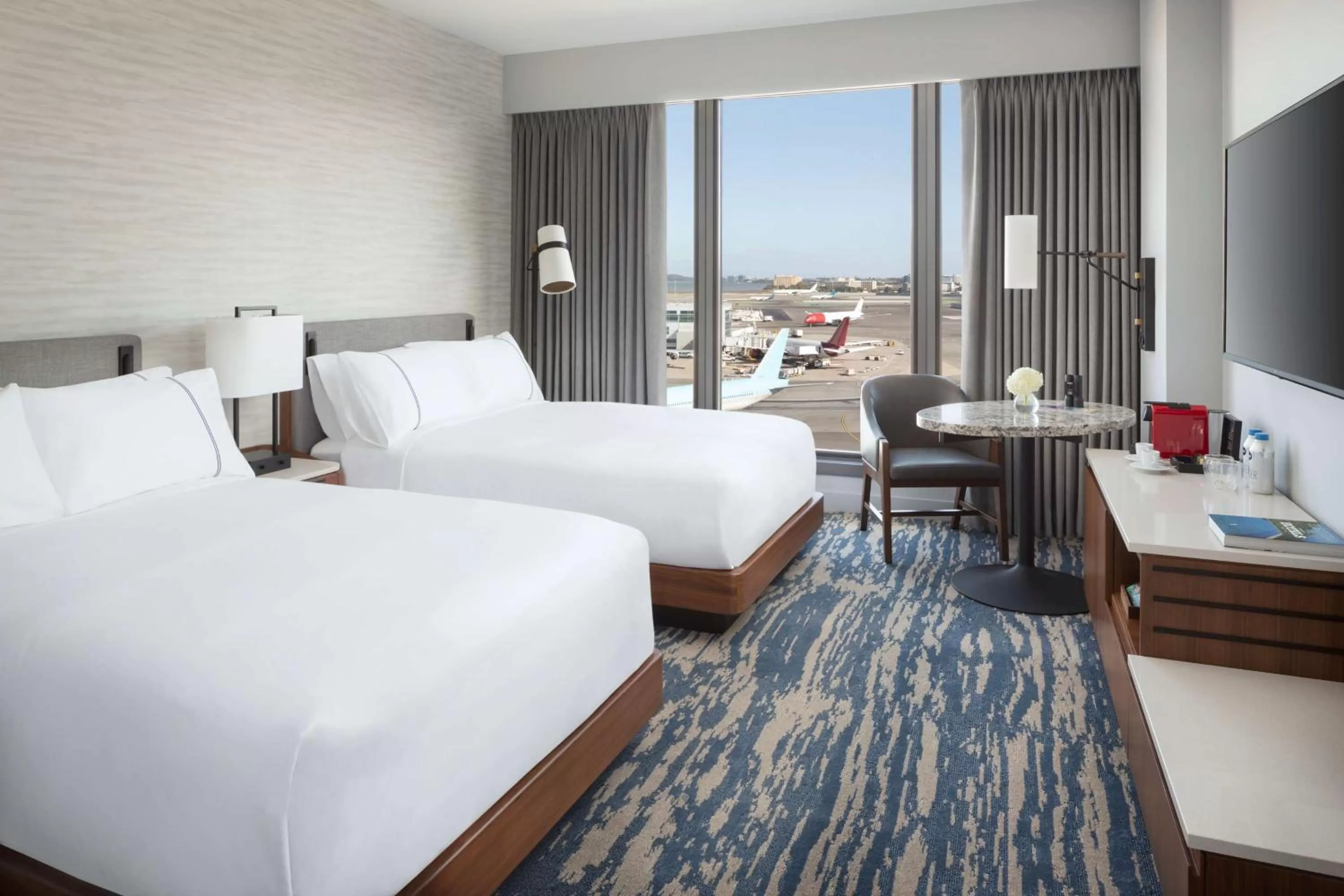 Photo of the whole room, Bed in Grand Hyatt at SFO