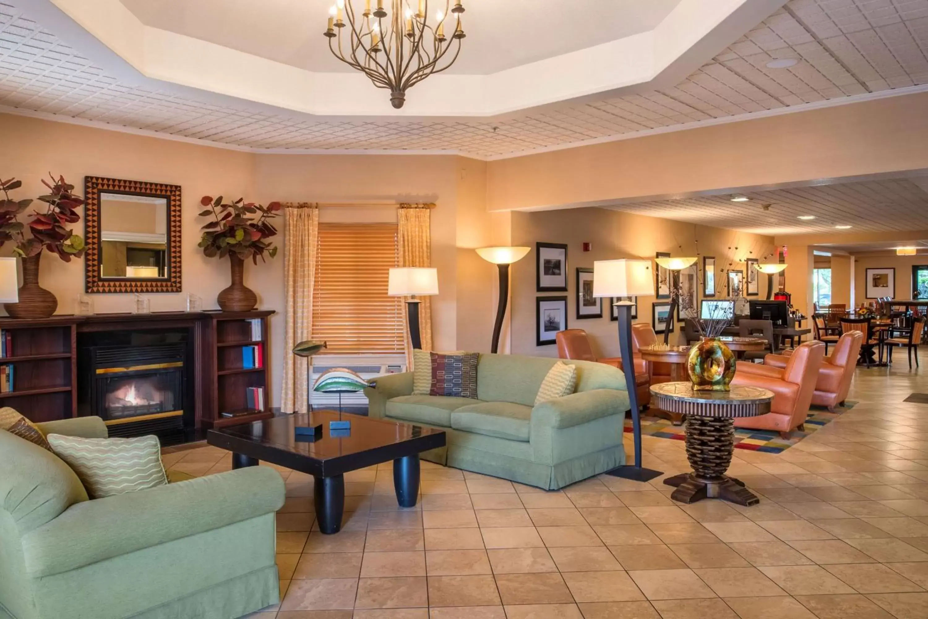 Lobby or reception, Seating Area in DoubleTree by Hilton North Salem