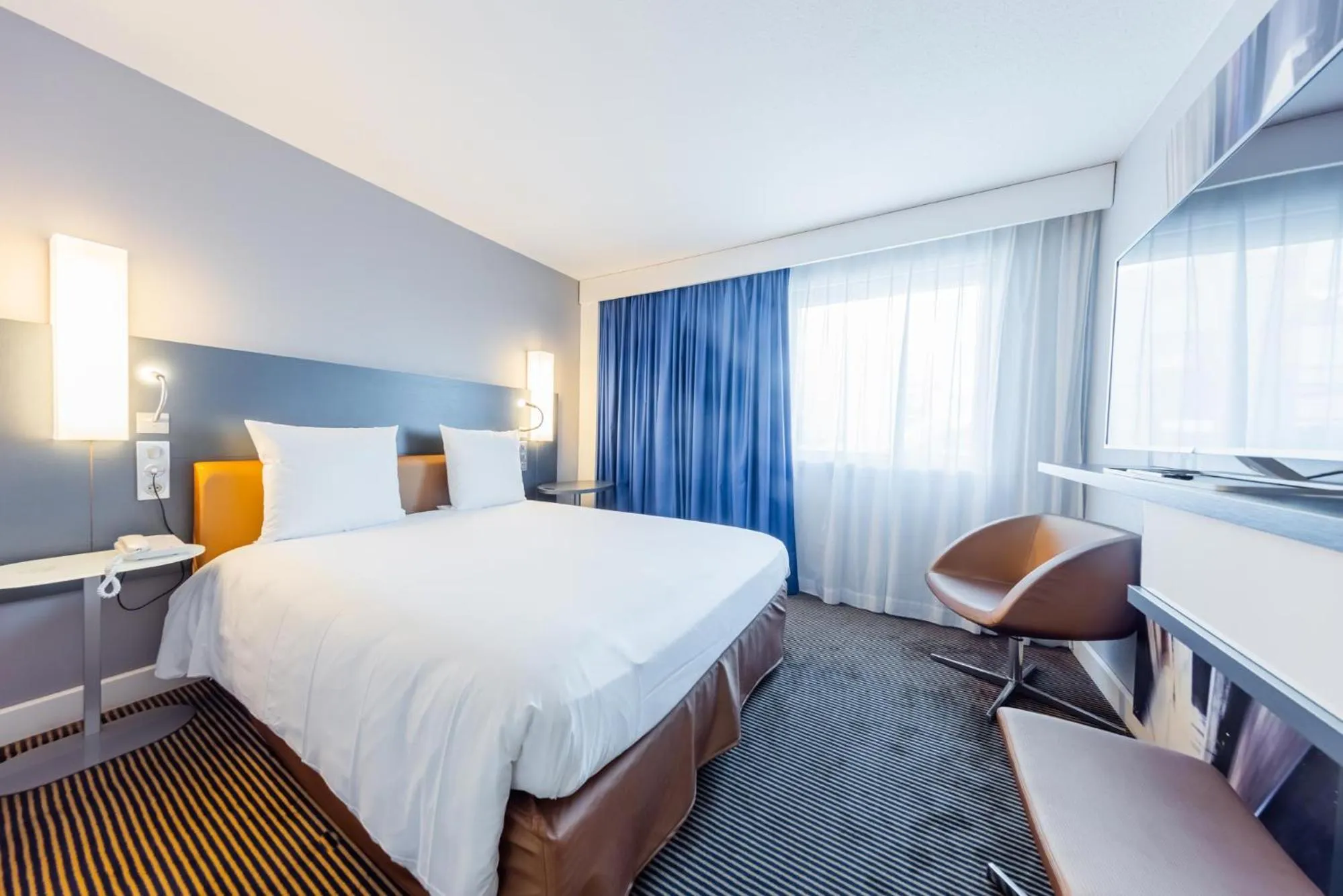 Bedroom, Bed in Mercure Paris Massy Gare TGV