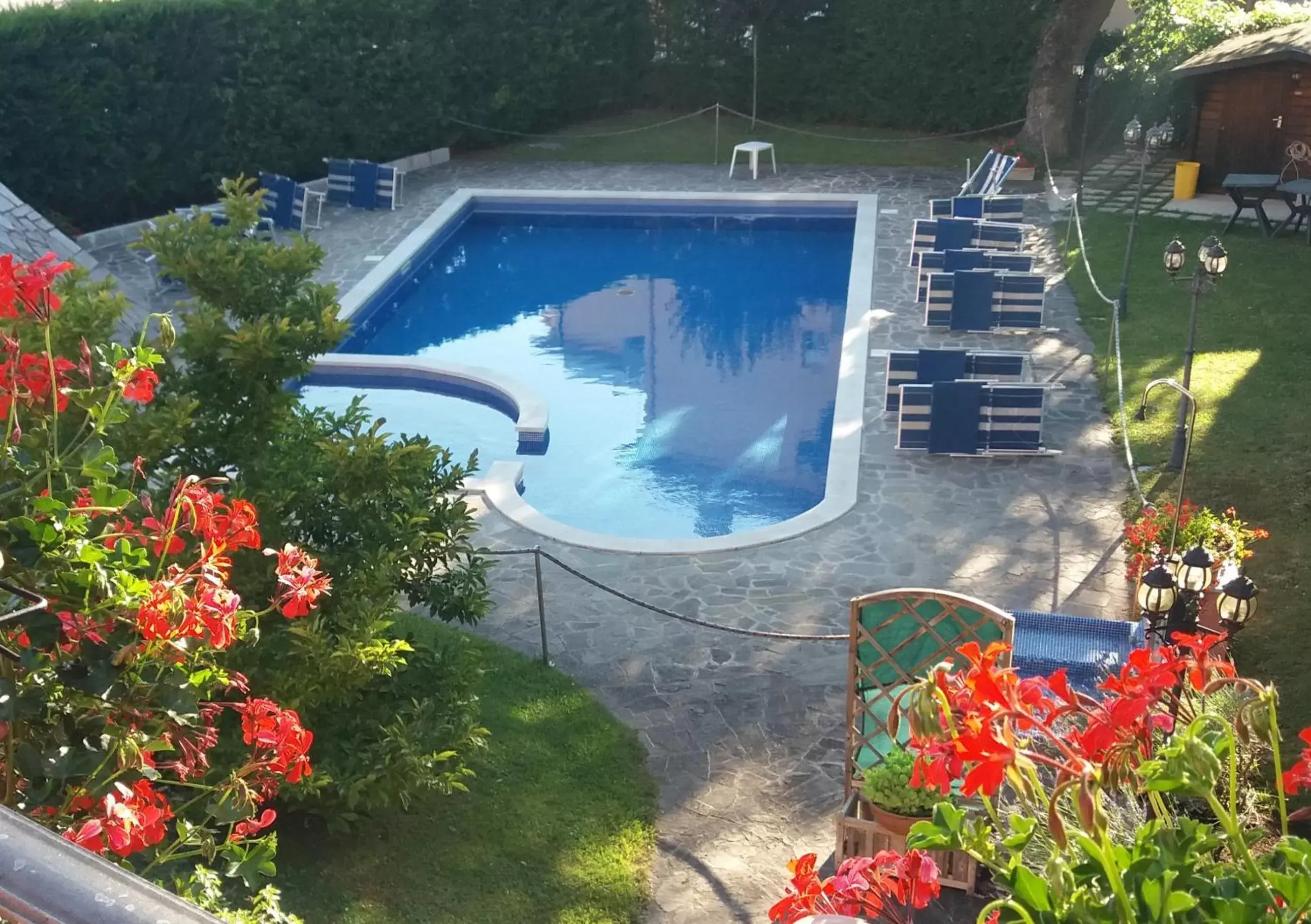 Pool View in Albergo Montenerone