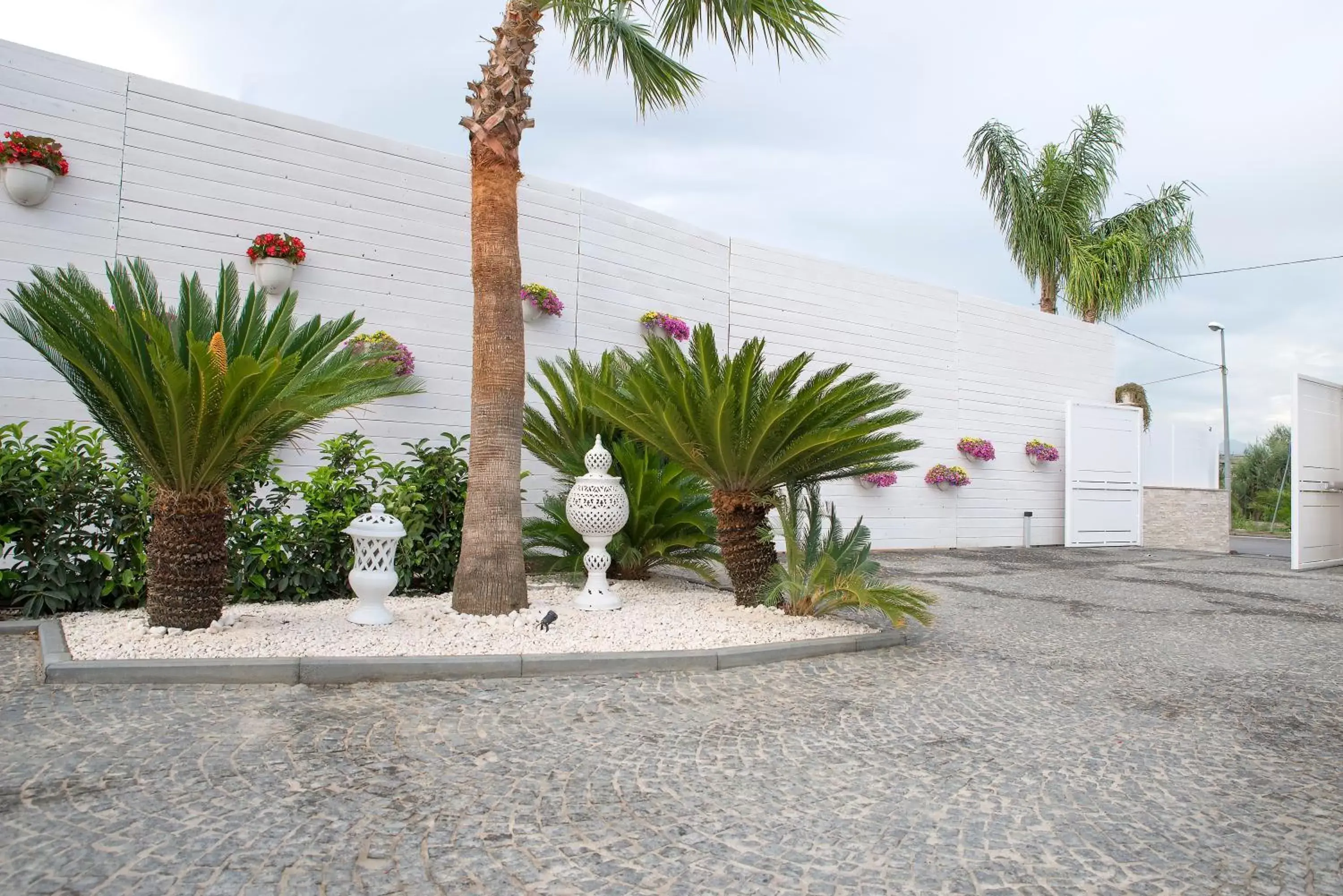 Garden, Nearby Landmark in Hotel America