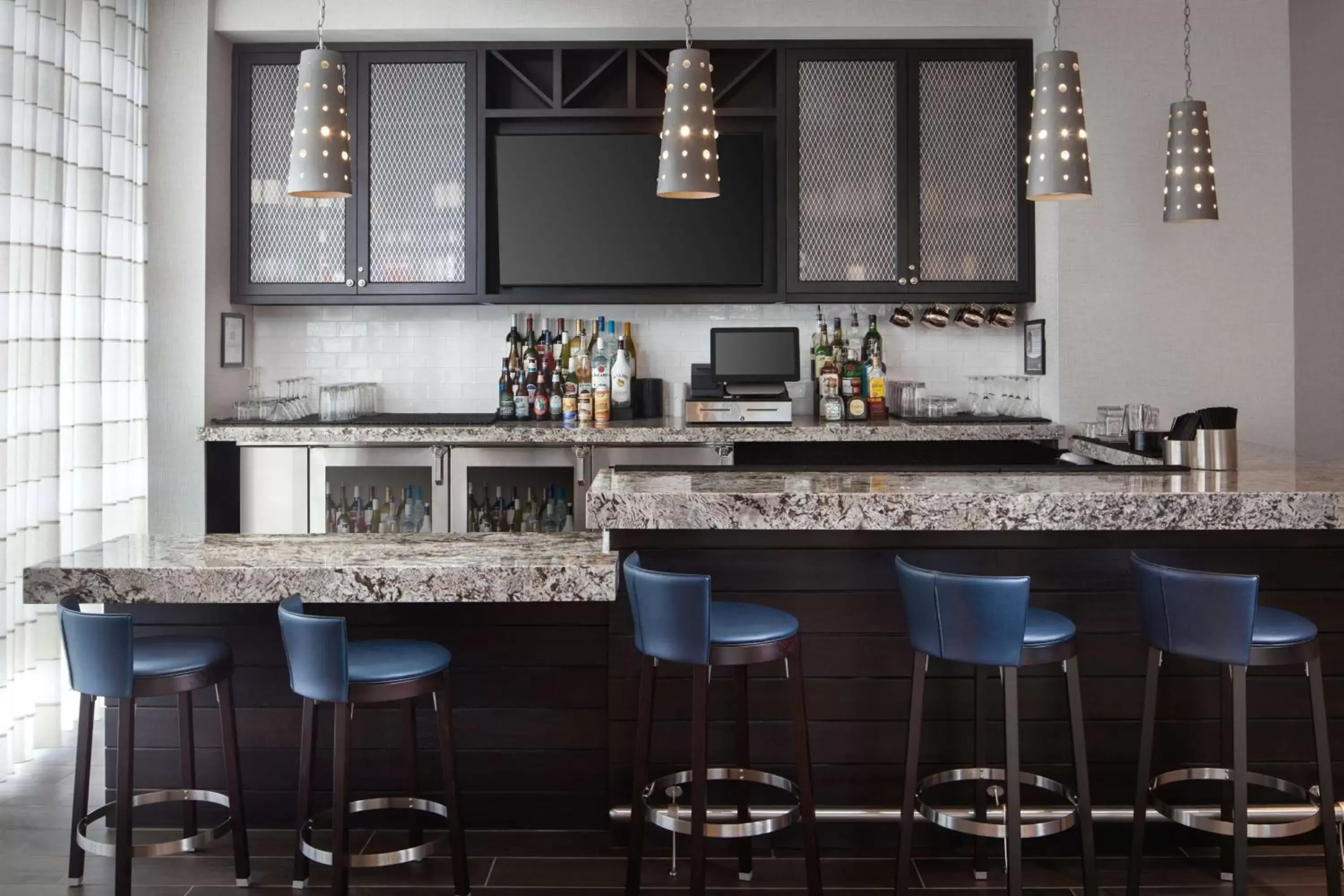 Lounge or bar, Kitchen/Kitchenette in Homewood Suites By Hilton Teaneck Glenpointe