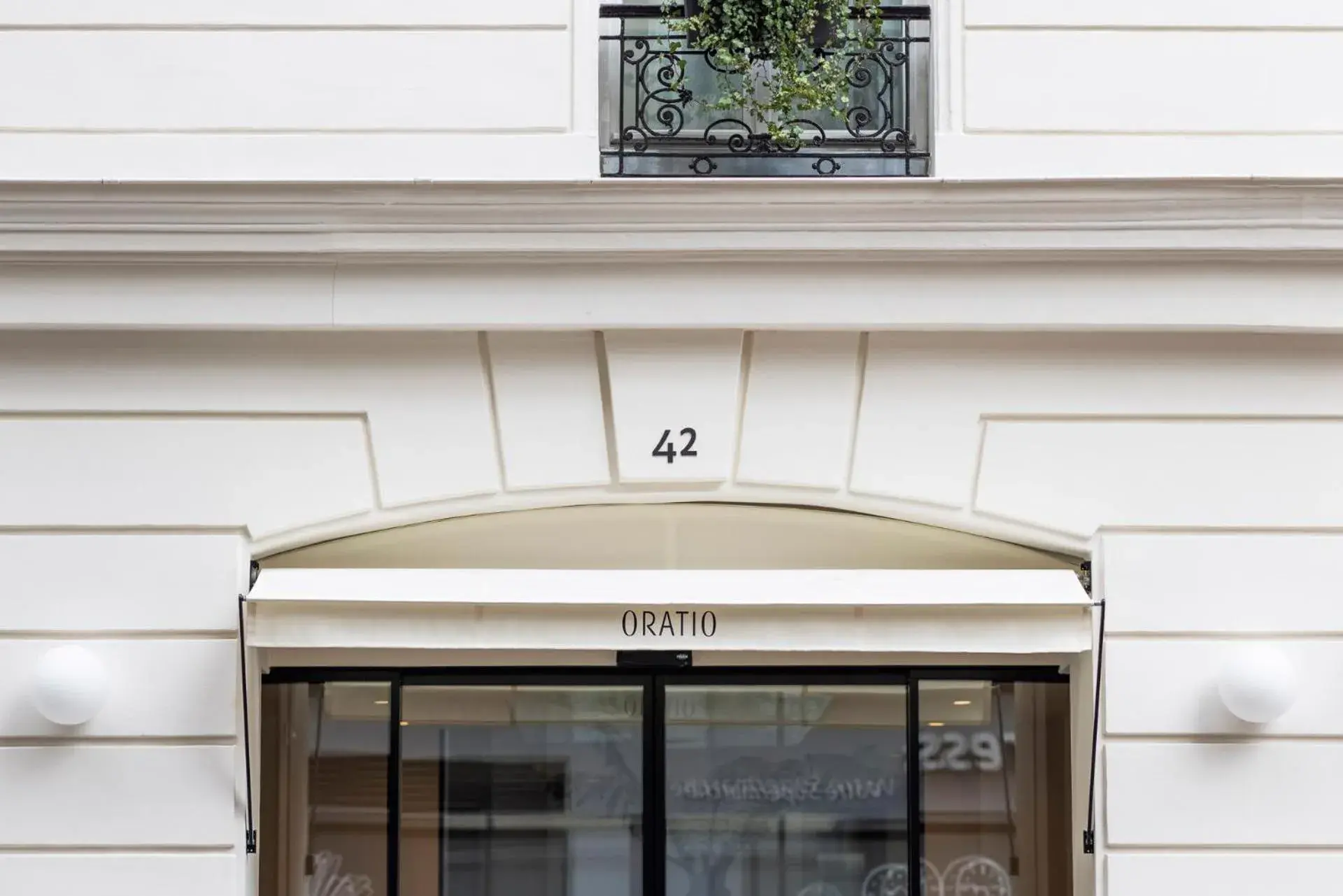 Facade/entrance in Hôtel Oratio