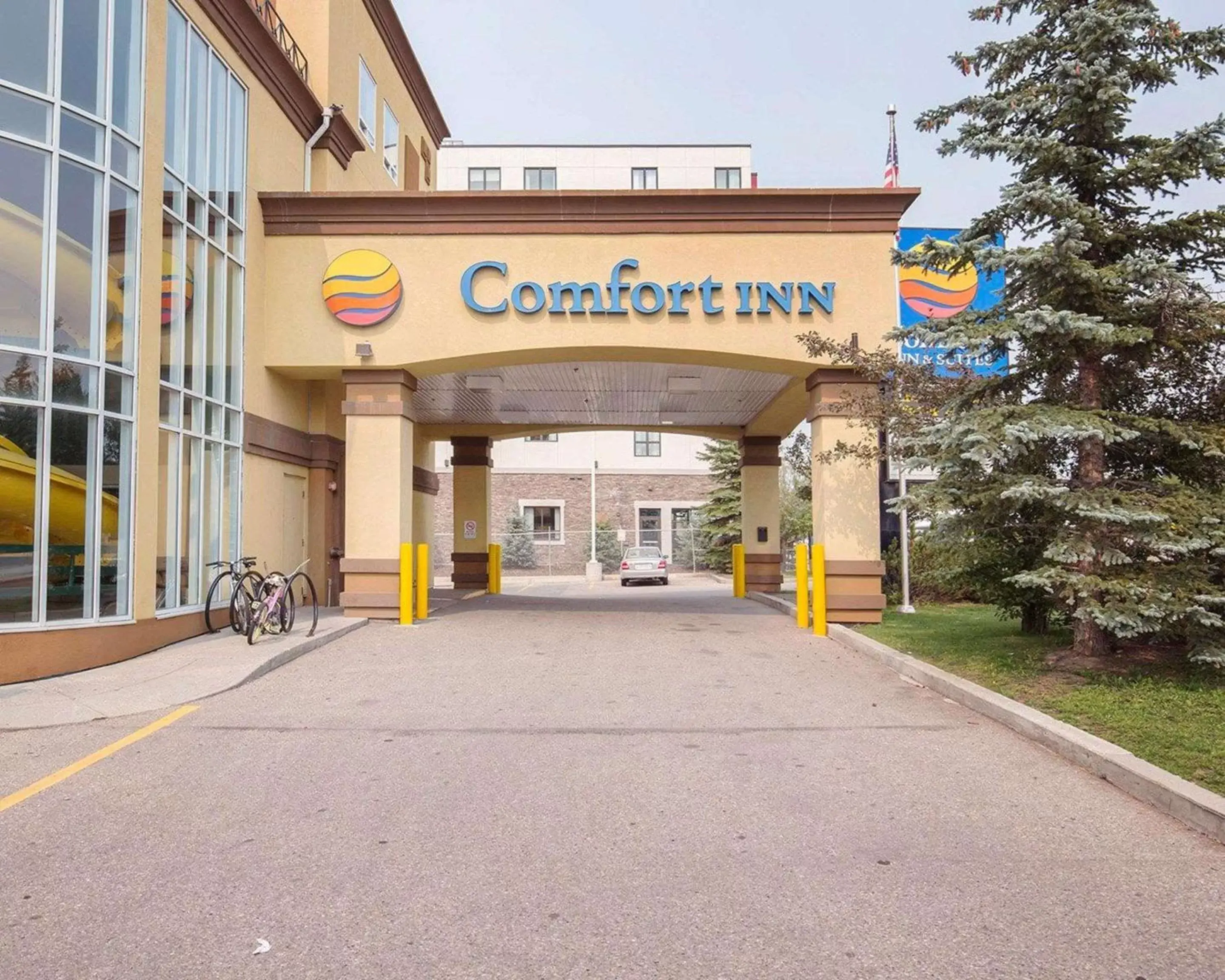 Property building in Comfort Inn and Suites University