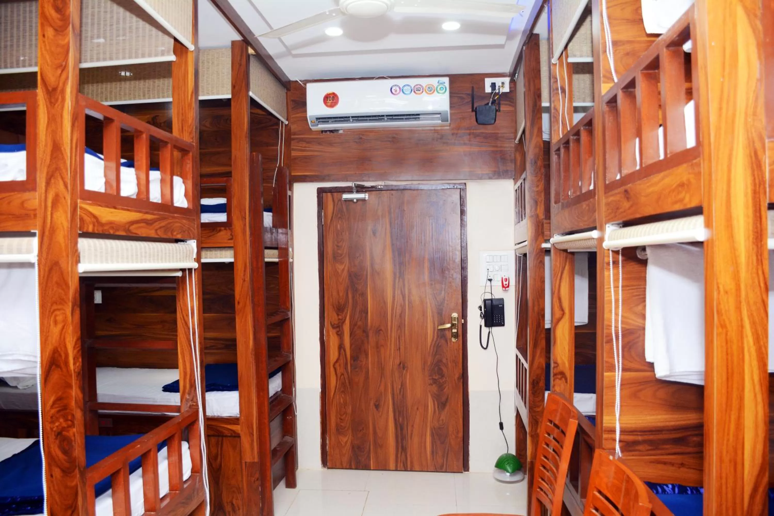 Living room, Bed in Hotel Nest N Rest - Mumbai