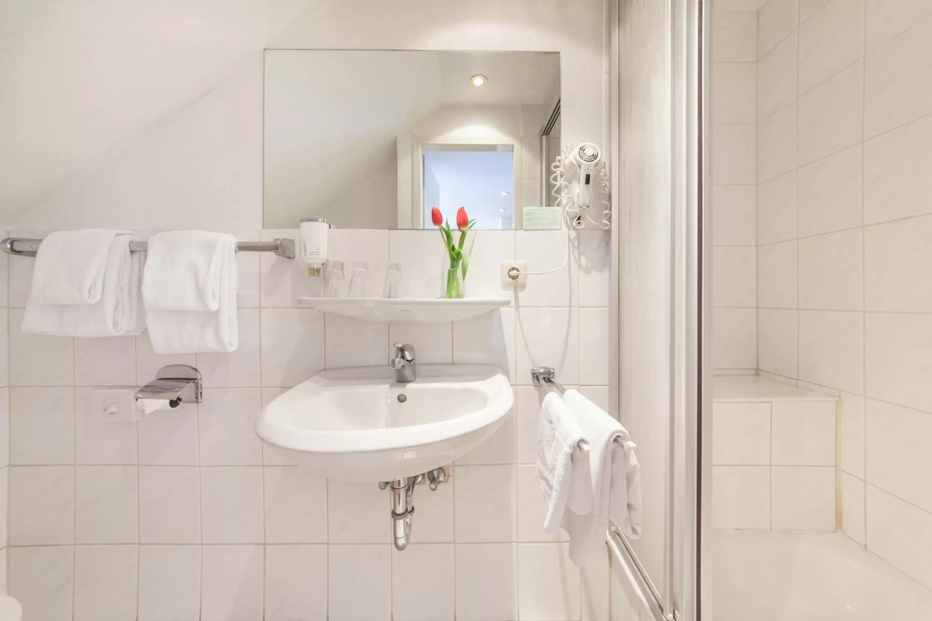 Toilet, Bathroom in Novum Hotel Garden Bremen
