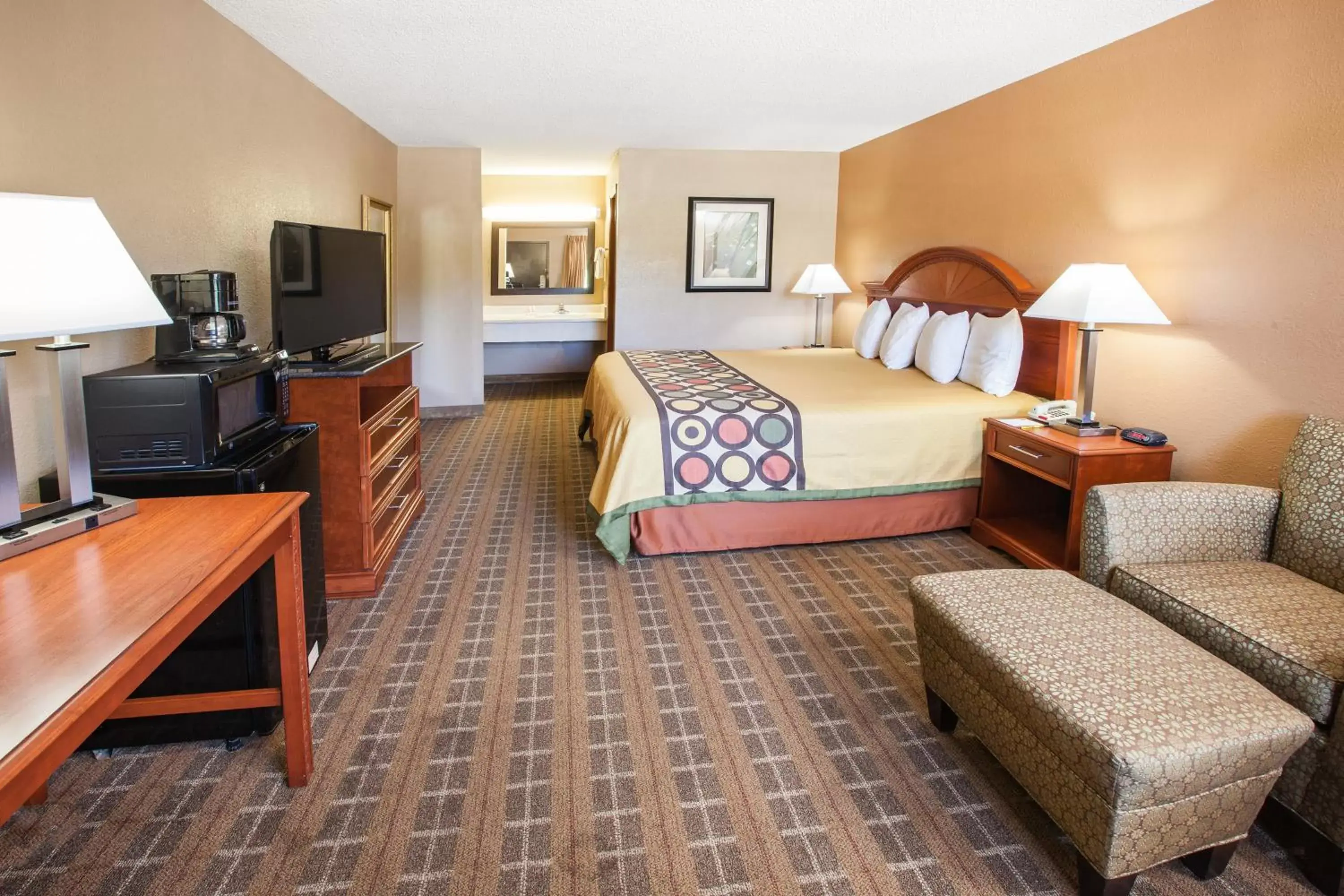 King Room - Smoking in Super 8 by Wyndham Clinton King Room - Smoking in Super 8 by Wyndham Clinton