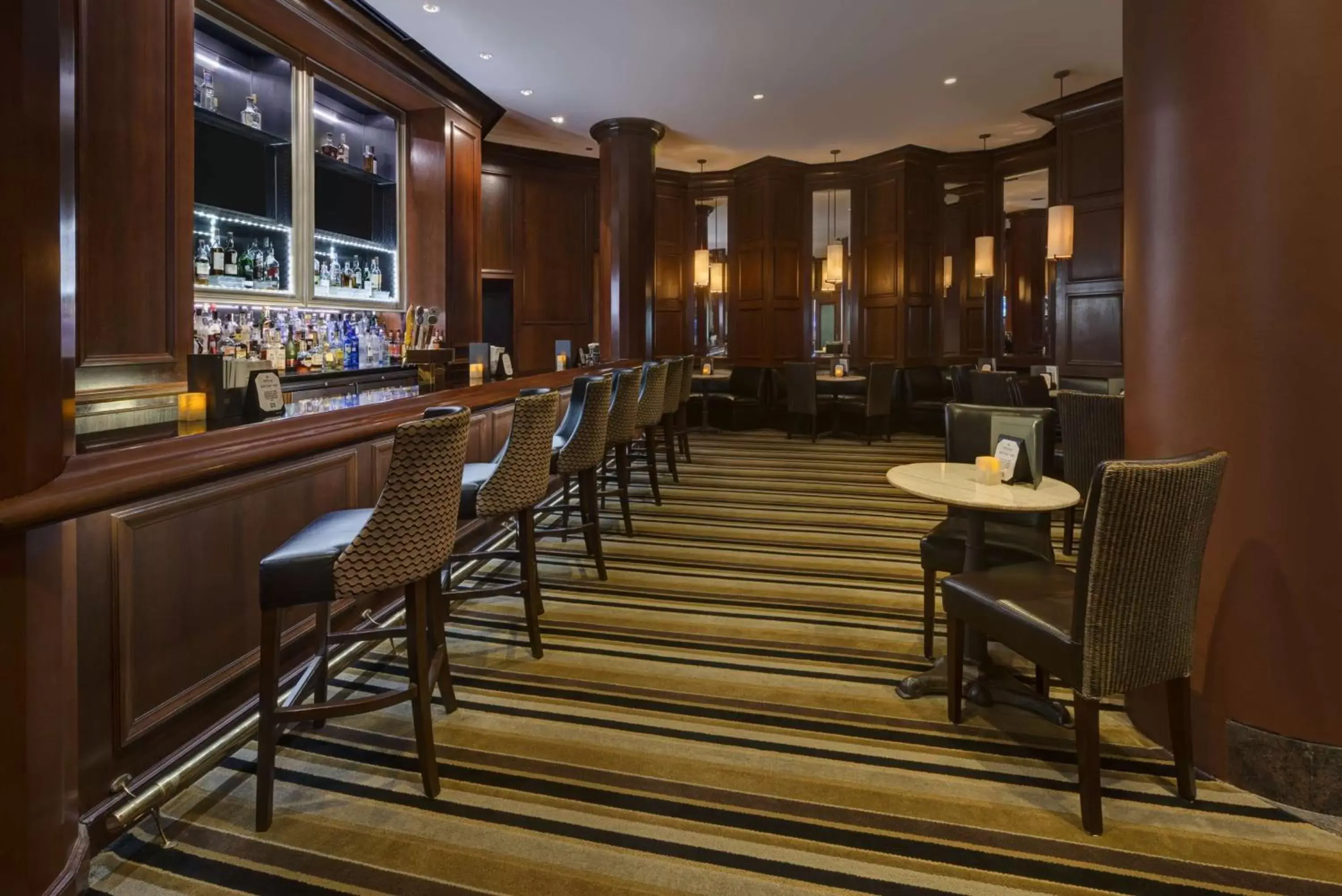 Lounge or bar, Restaurant/Places to Eat in Hilton Houston Post Oak by the Galleria