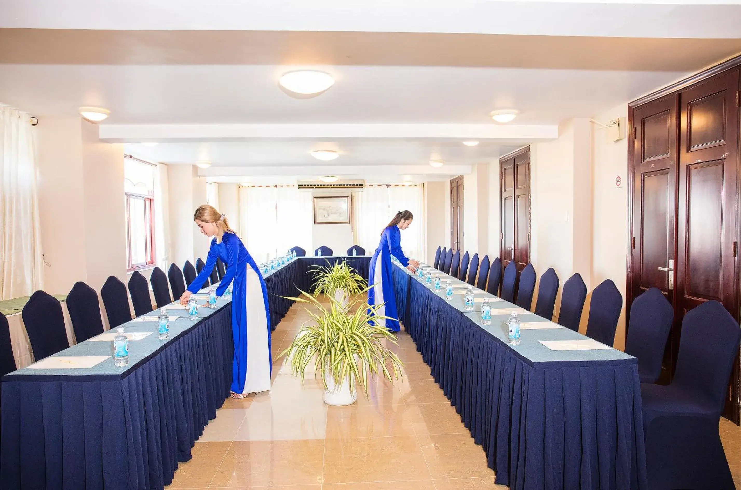 Business facilities in Beachfront Hotel