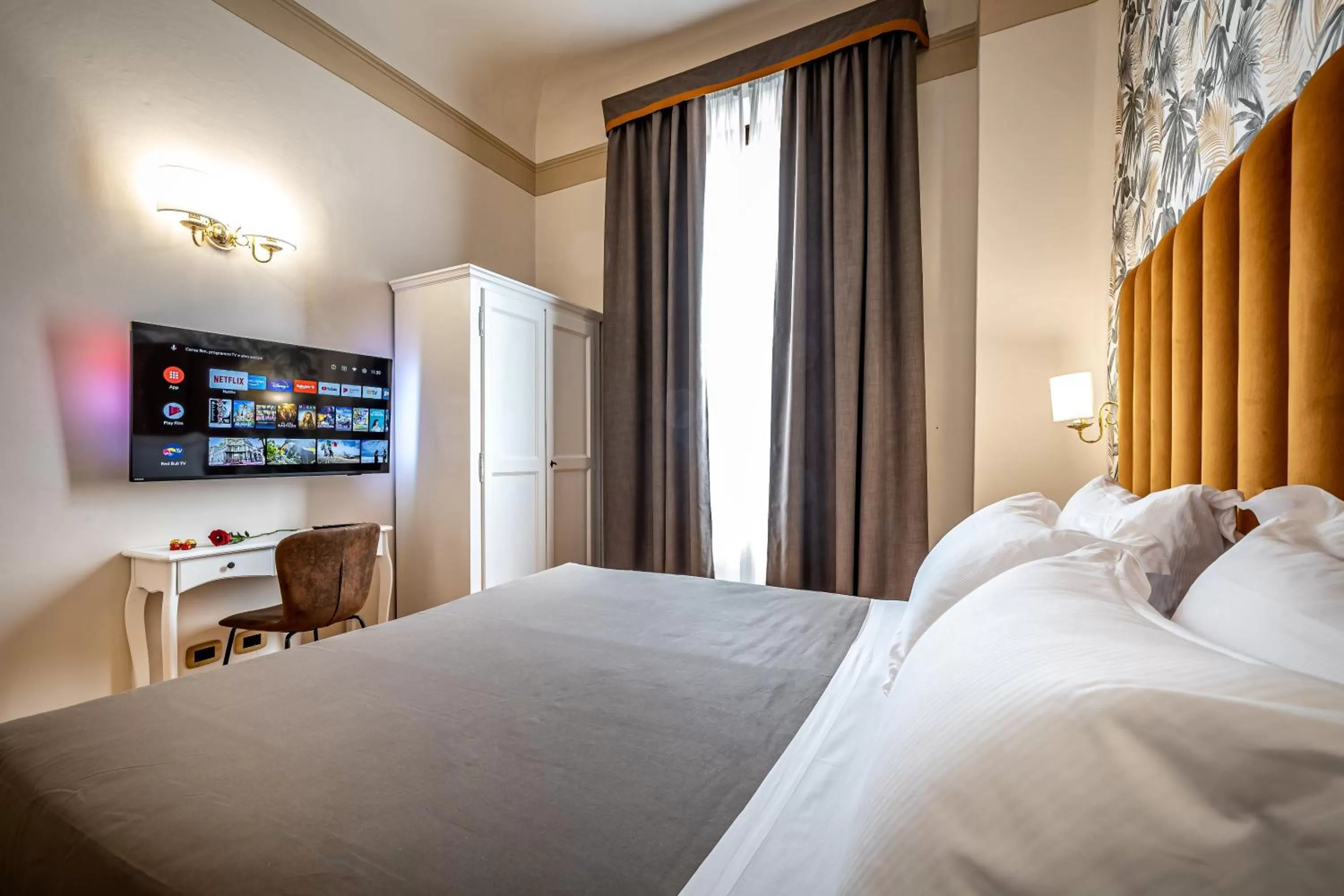 TV and multimedia, Bed in Maison Pitti Florence