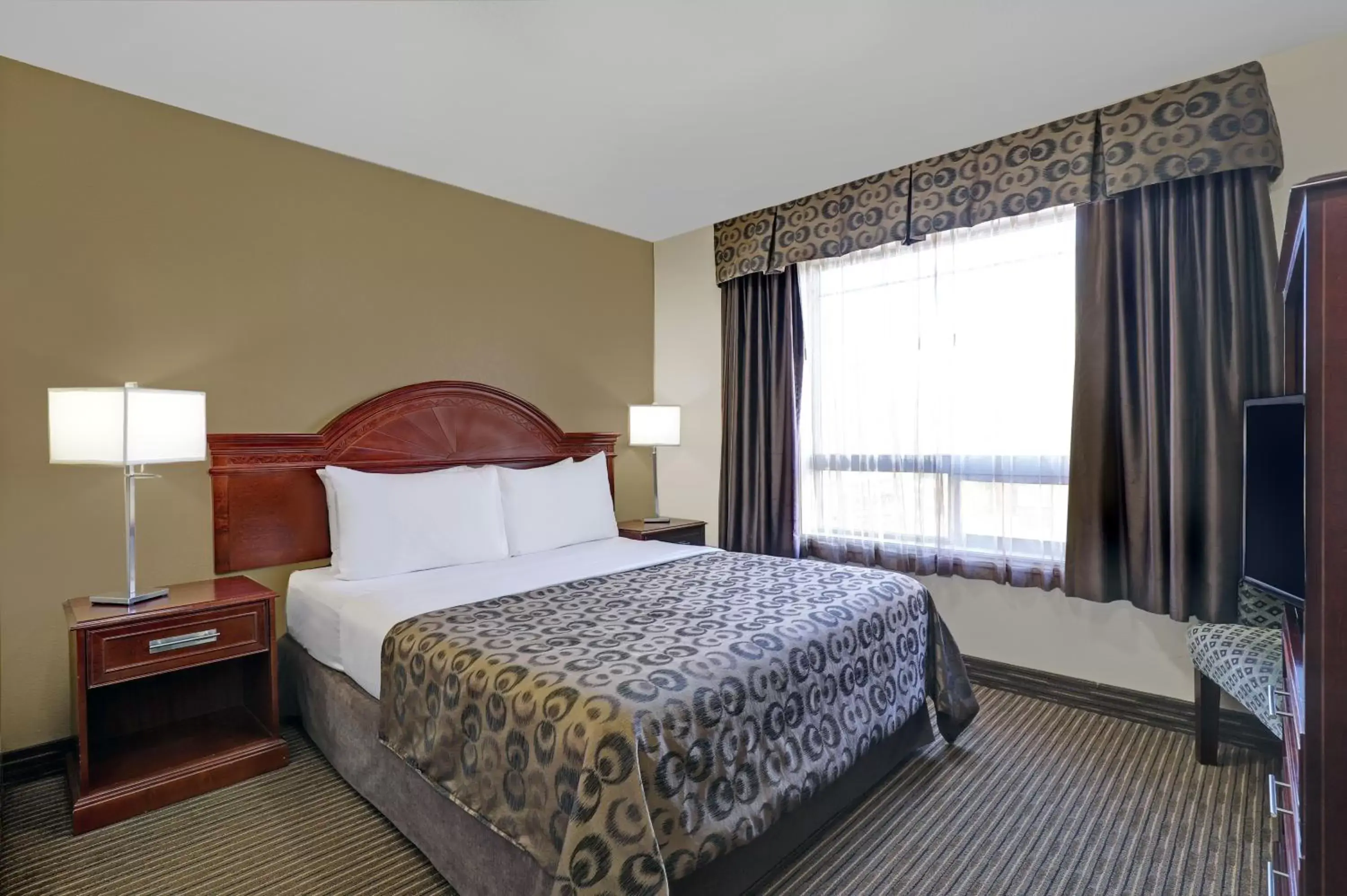 Bedroom, Bed in SureStay Plus Hotel by Best Western Drumheller