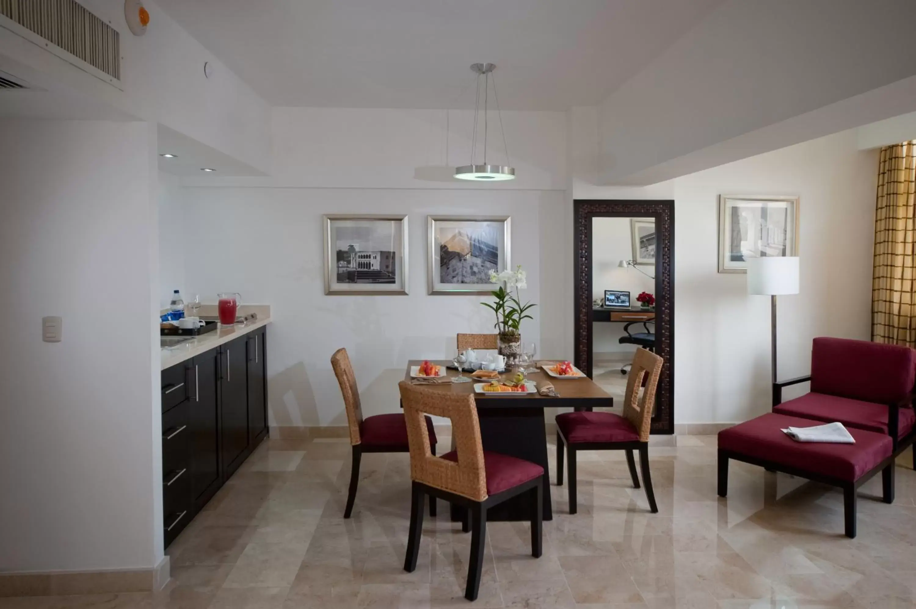 Dining Area in Radisson Hotel Santo Domingo