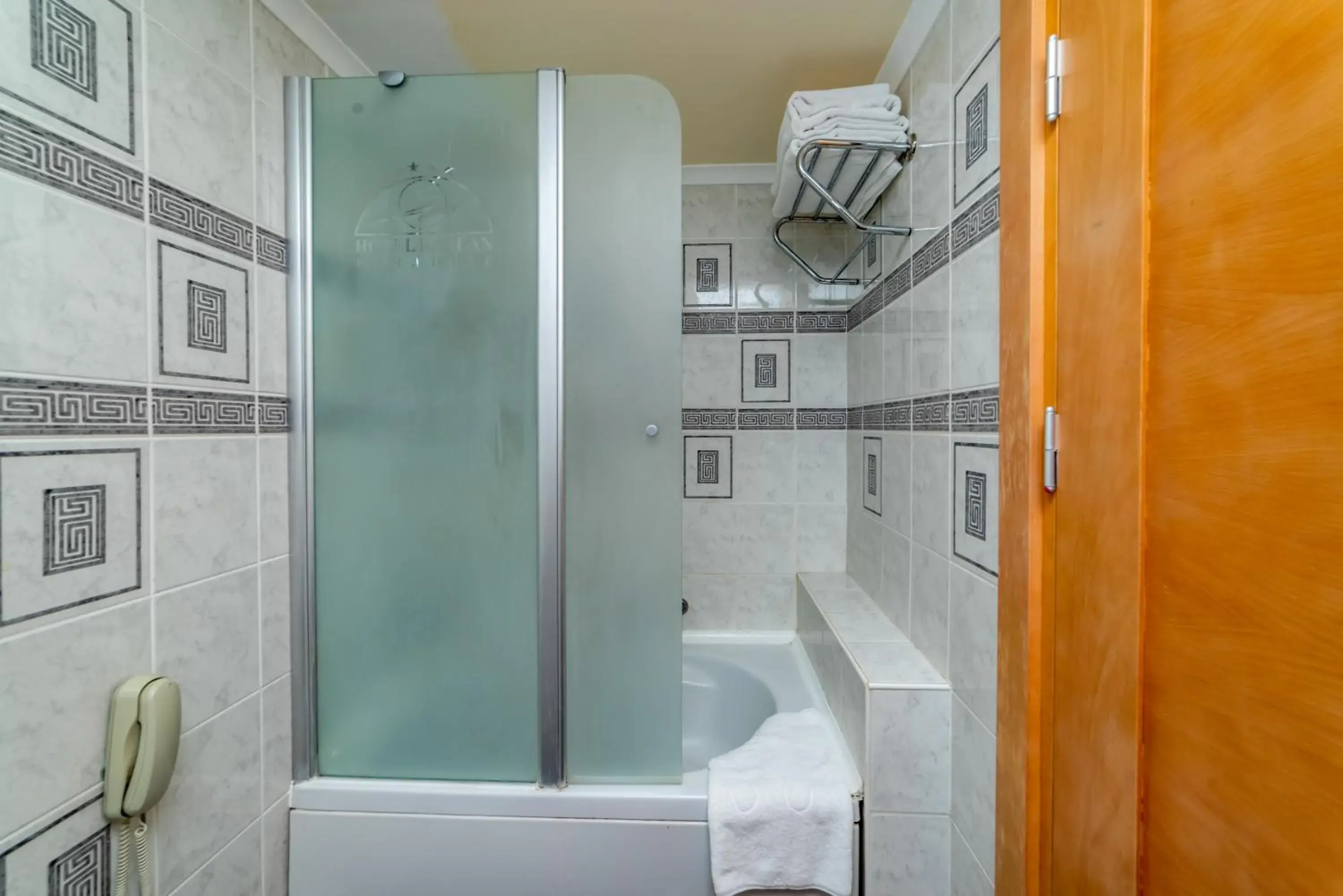 Shower, Bathroom in Armas Kaplan Paradise