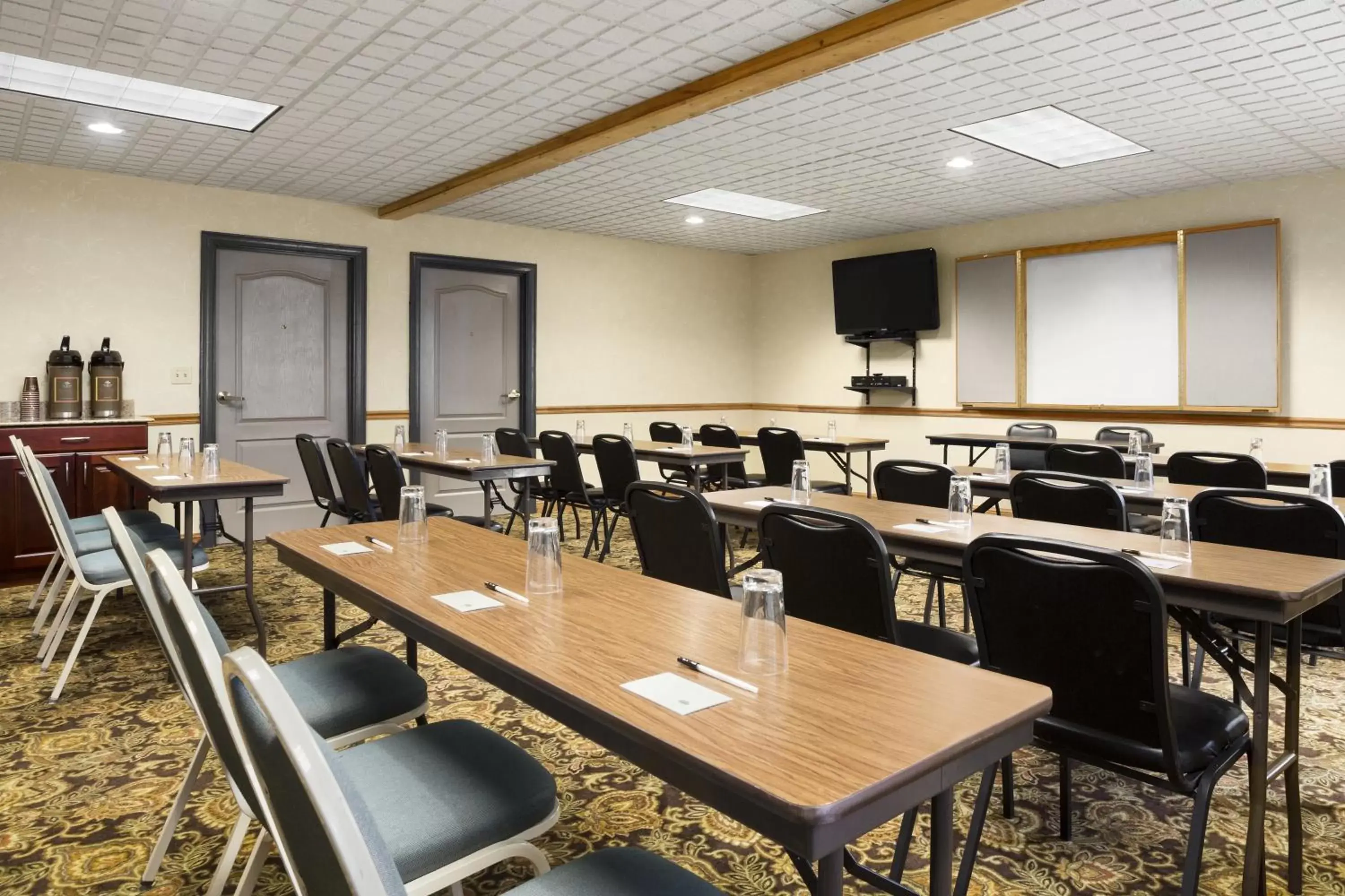 Meeting/conference room in Country Inn & Suites by Radisson, Columbus West, OH