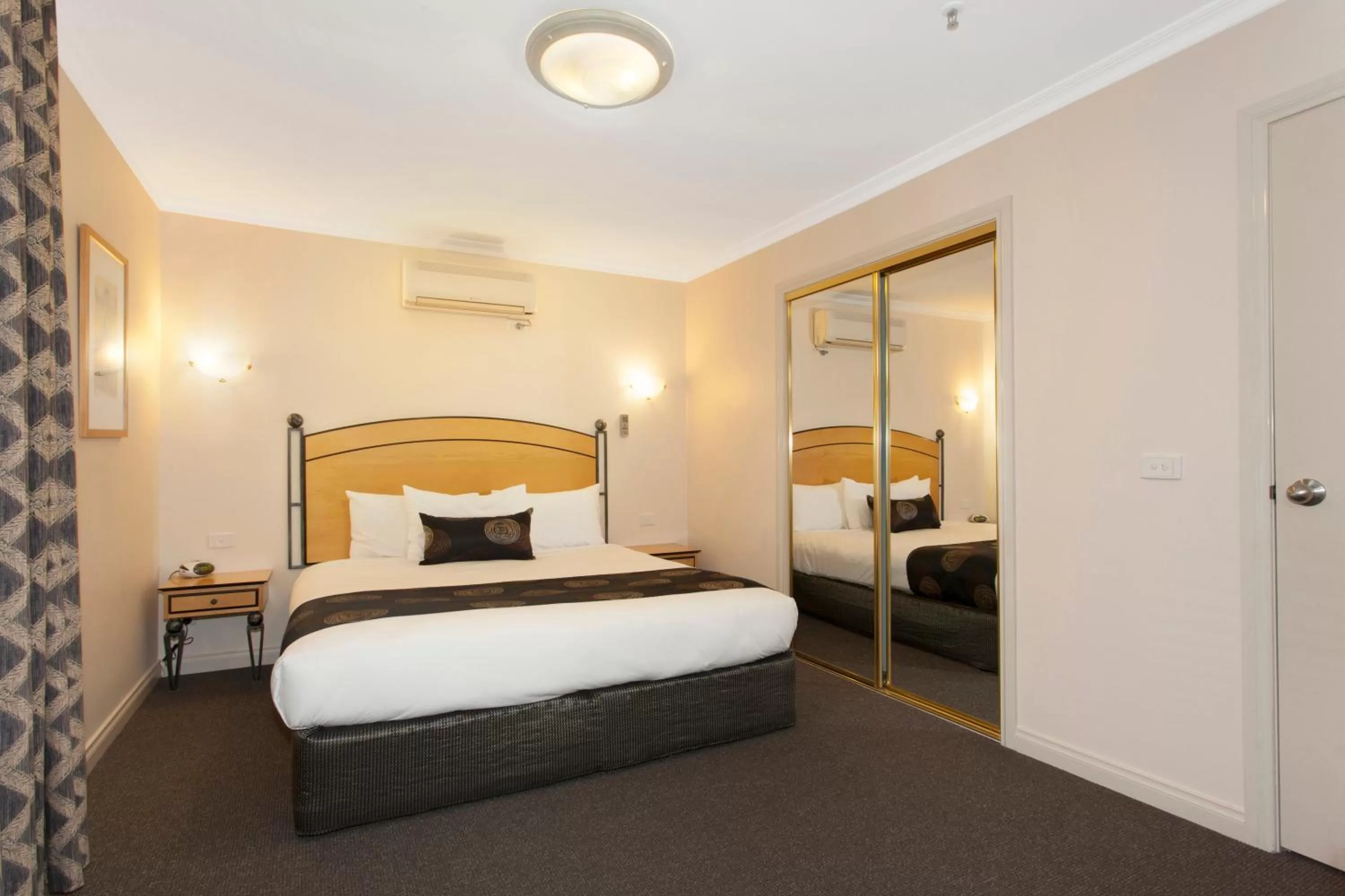 Bedroom, Bed in Melbourne Metropole Central Official