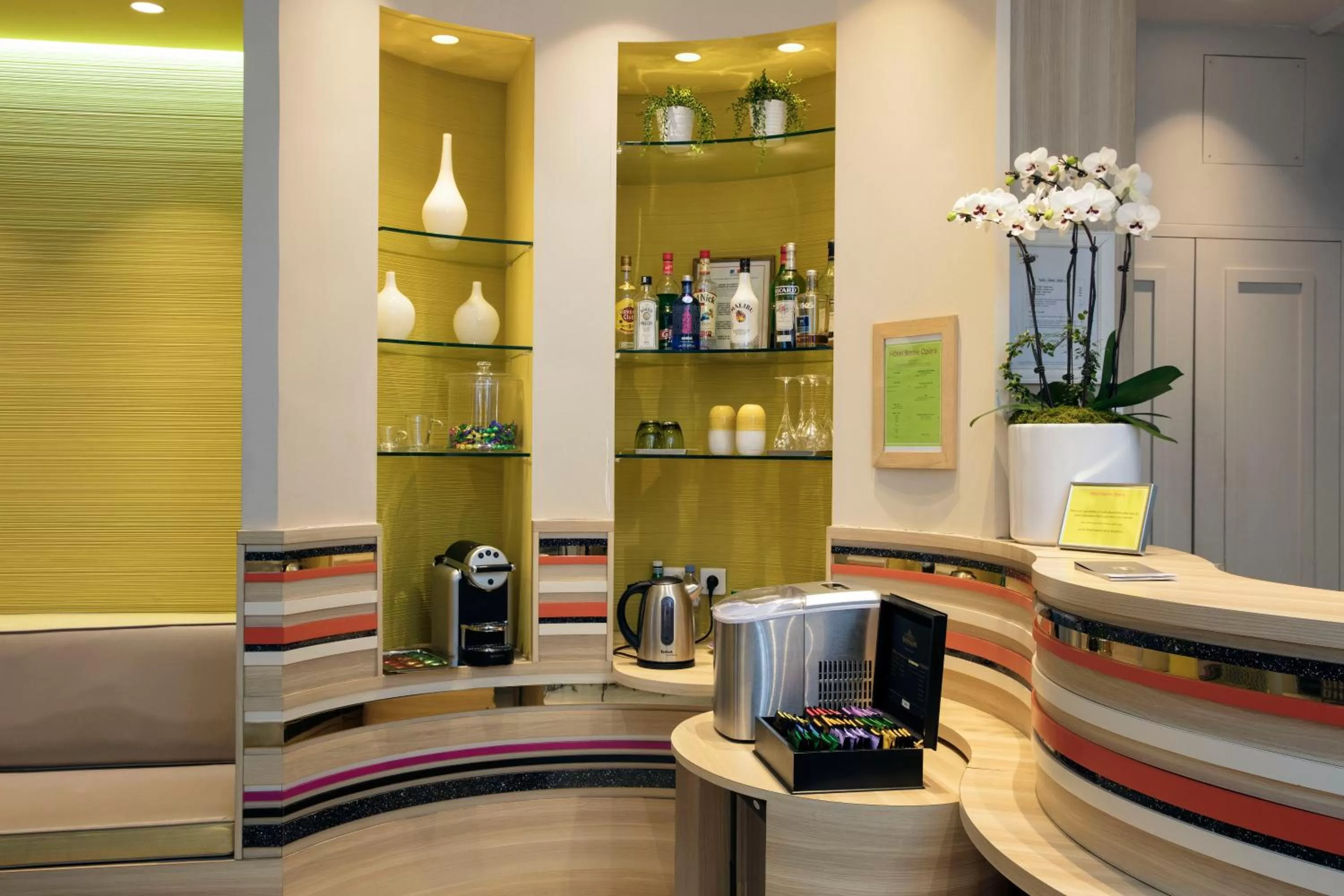 Lounge or bar in Hotel Berne Opera