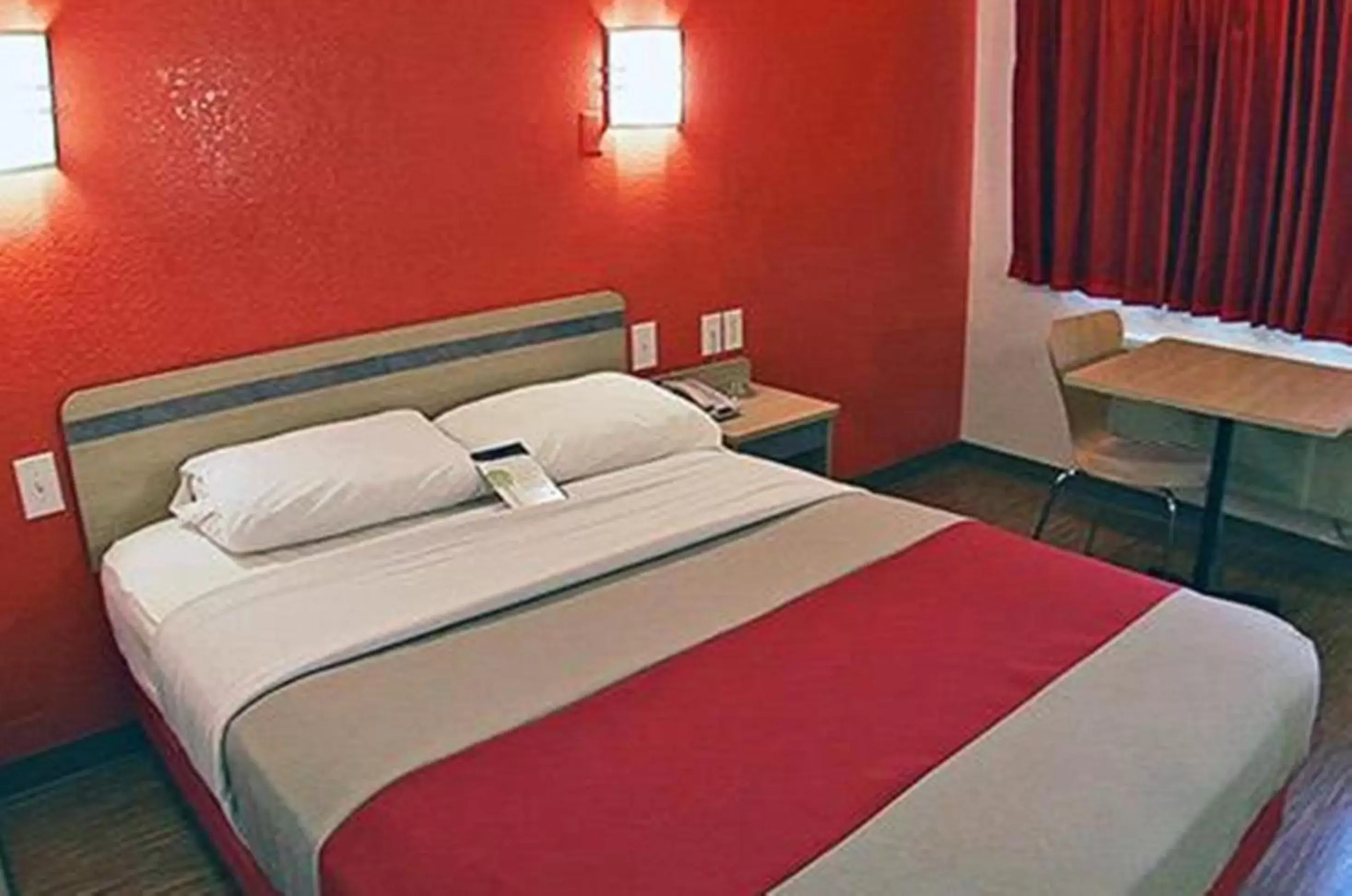 Bedroom, Bed in Motel 6-Pasadena, TX