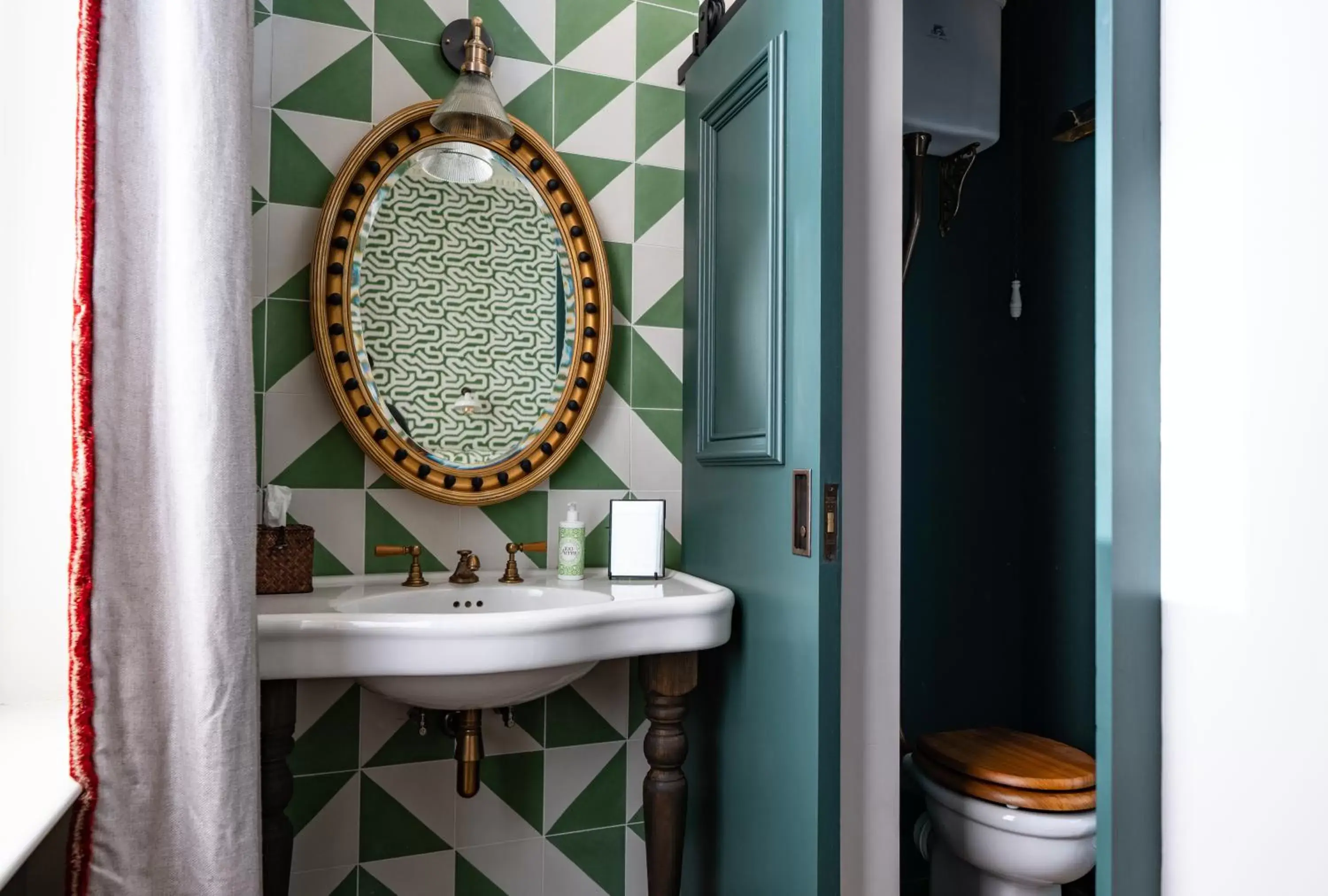Bathroom in The Princess Royal, Nothing Hill
