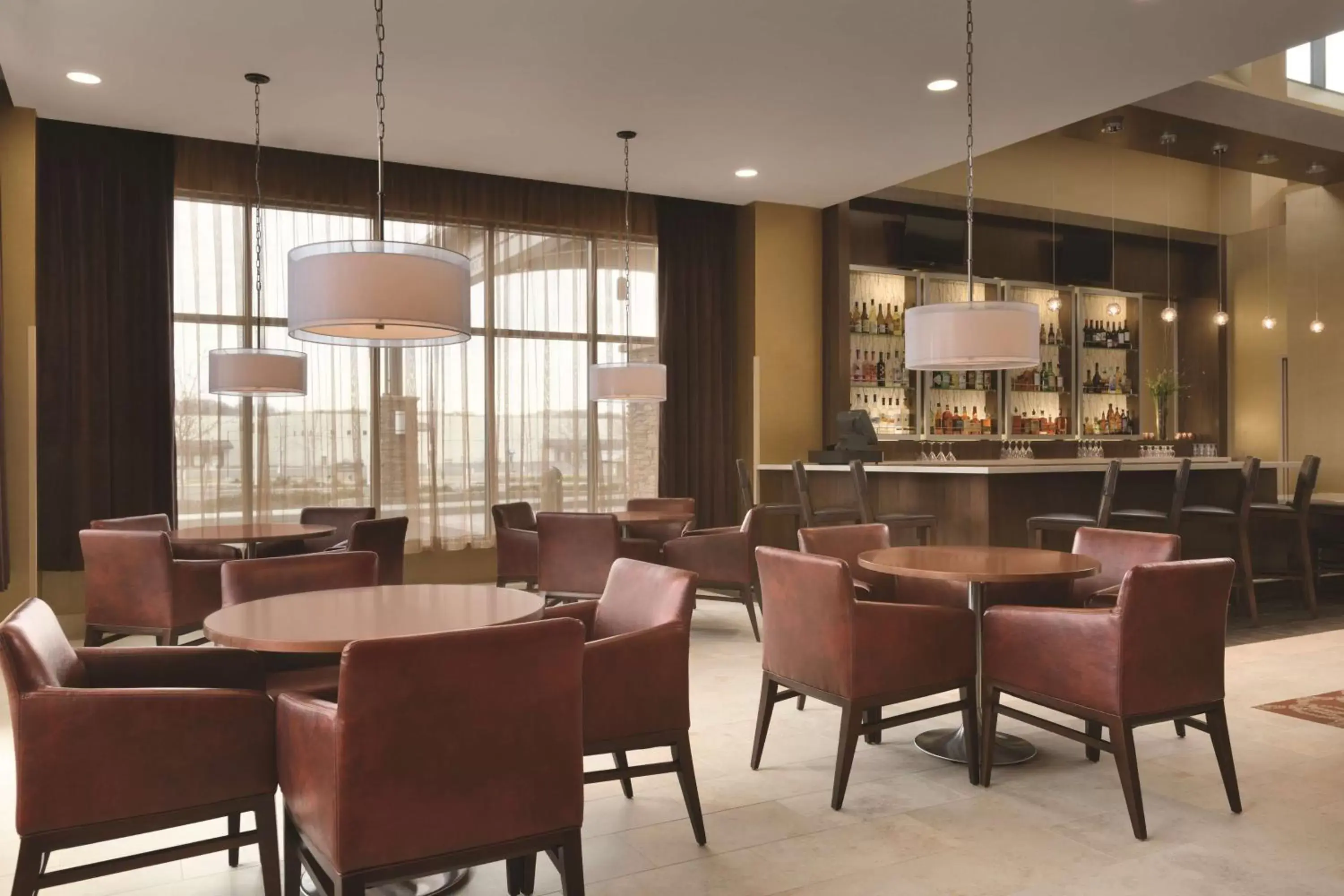 Restaurant/places to eat, Lounge/Bar in Embassy Suites by Hilton Akron Canton Airport