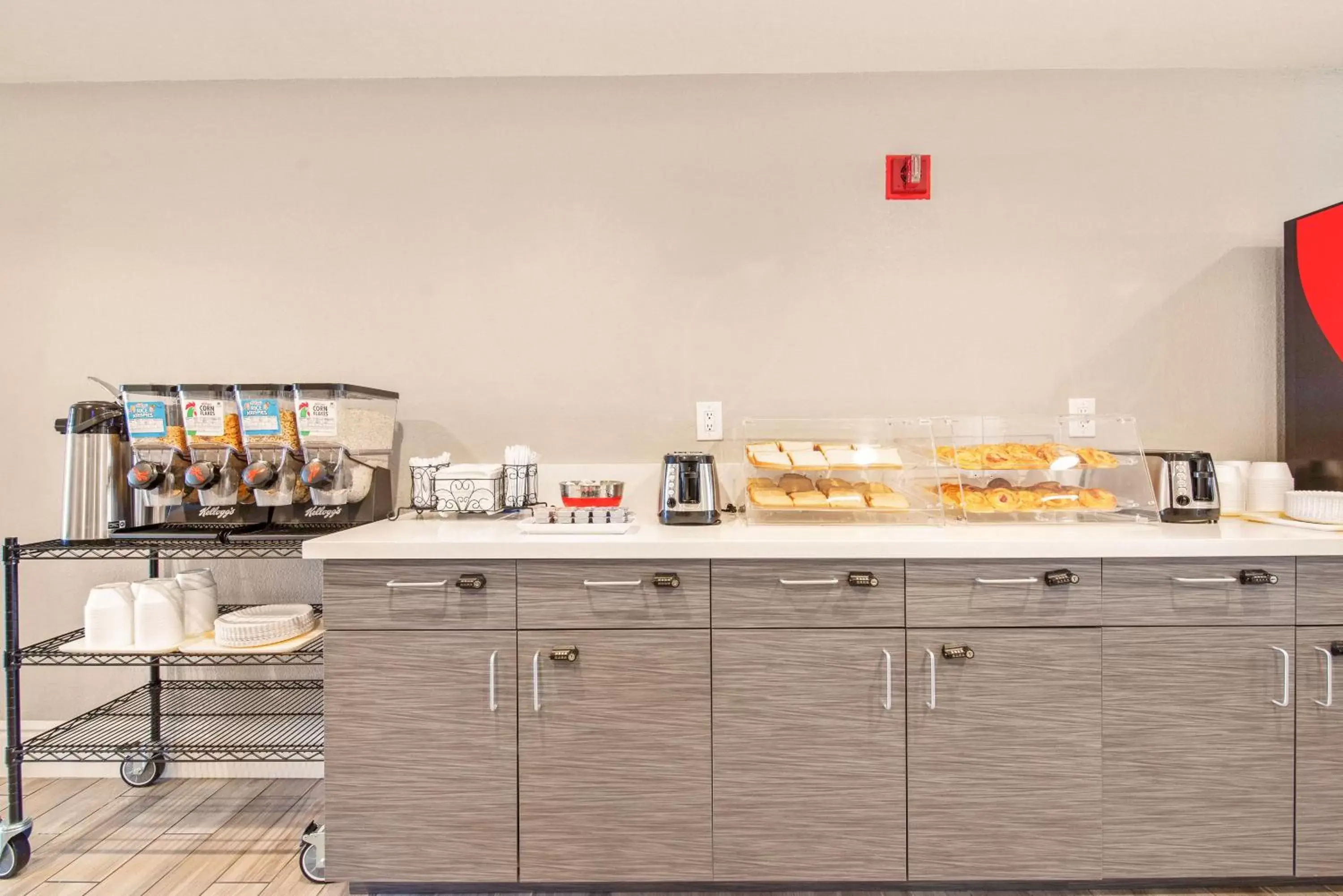 Continental breakfast in SureStay Hotel by Best Western Fontana