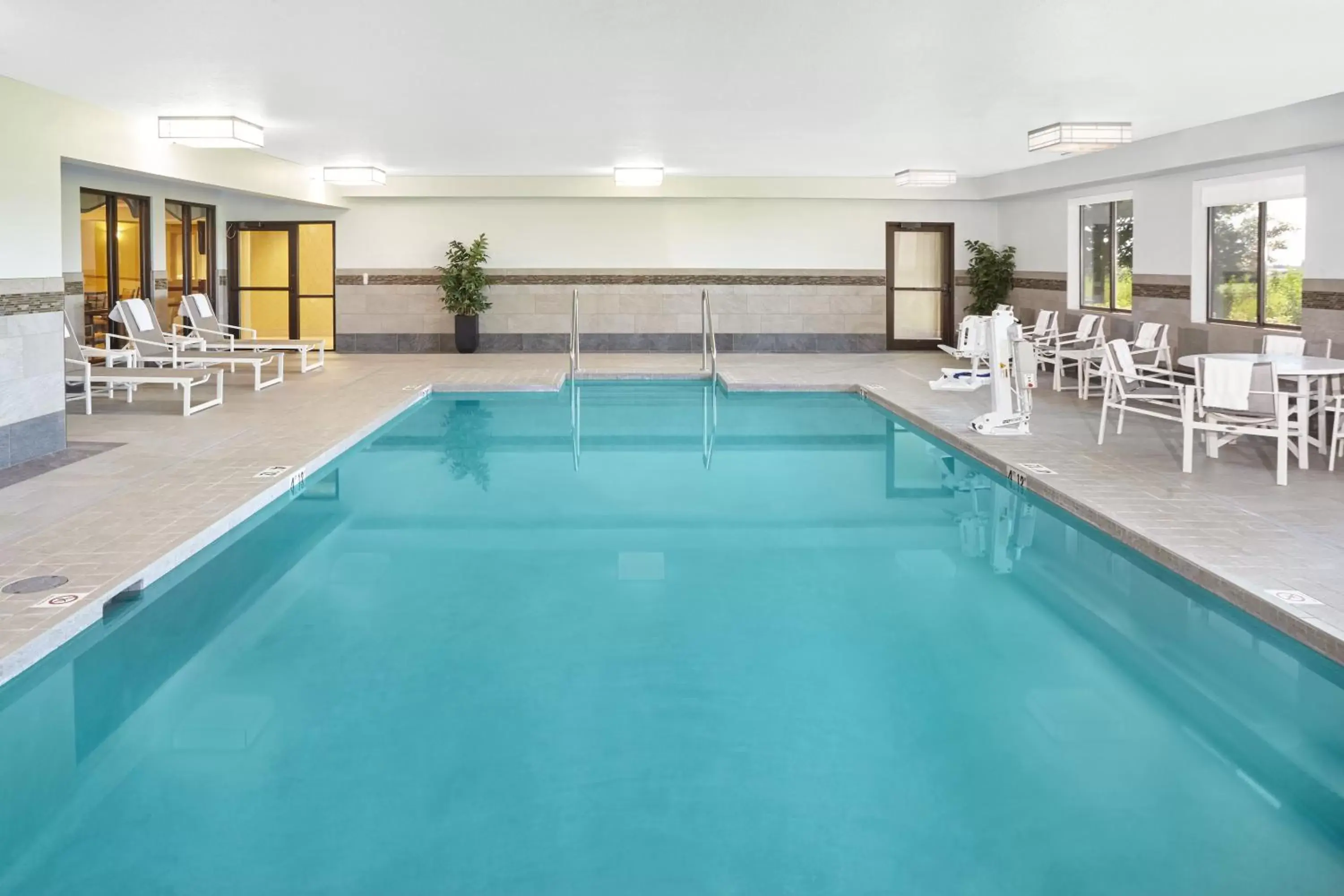 Swimming Pool in Holiday Inn Express Sheboygan-Kohler / I-43, an IHG Hotel