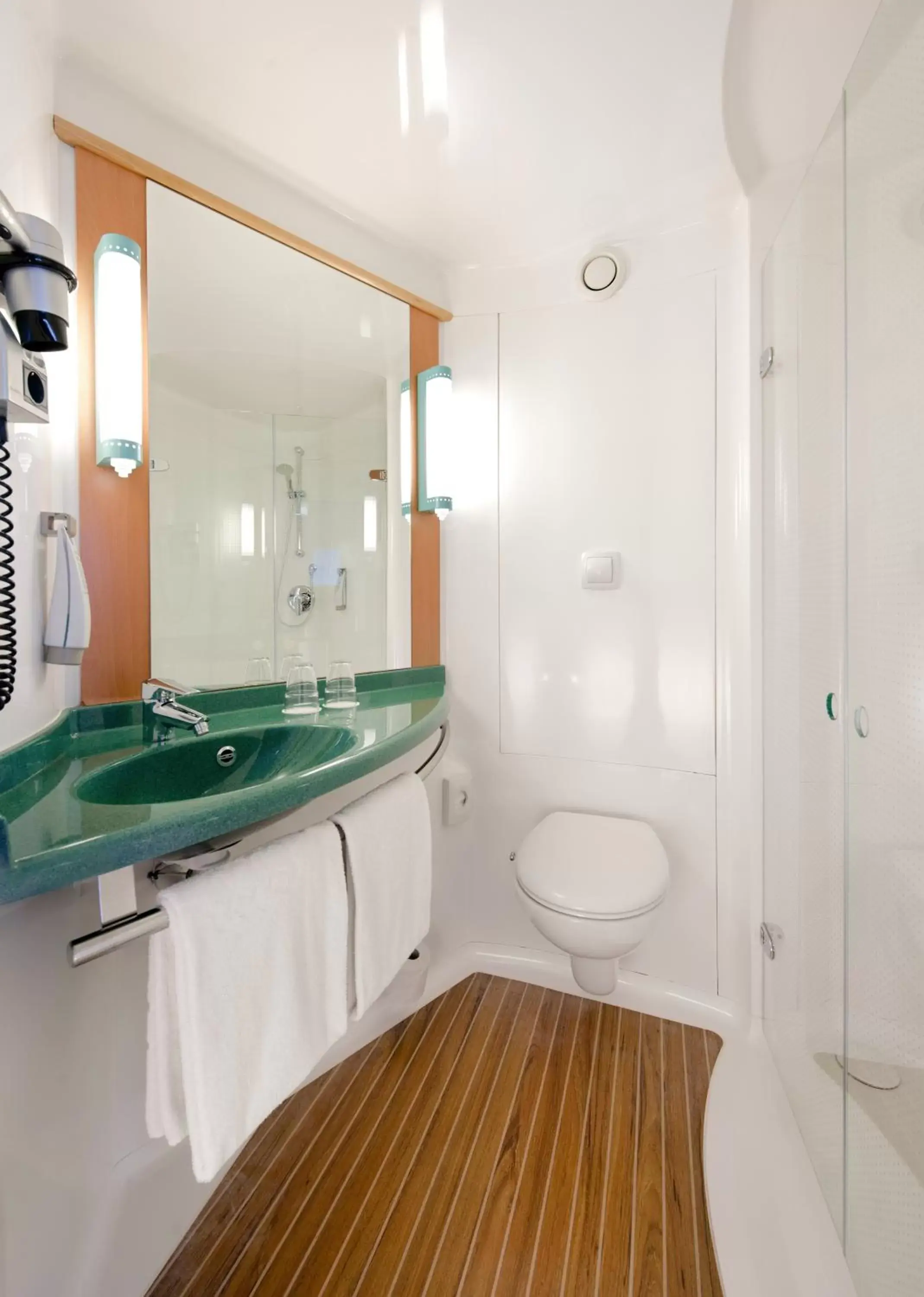 Toilet, Bathroom in Ibis Madrid Fuenlabrada