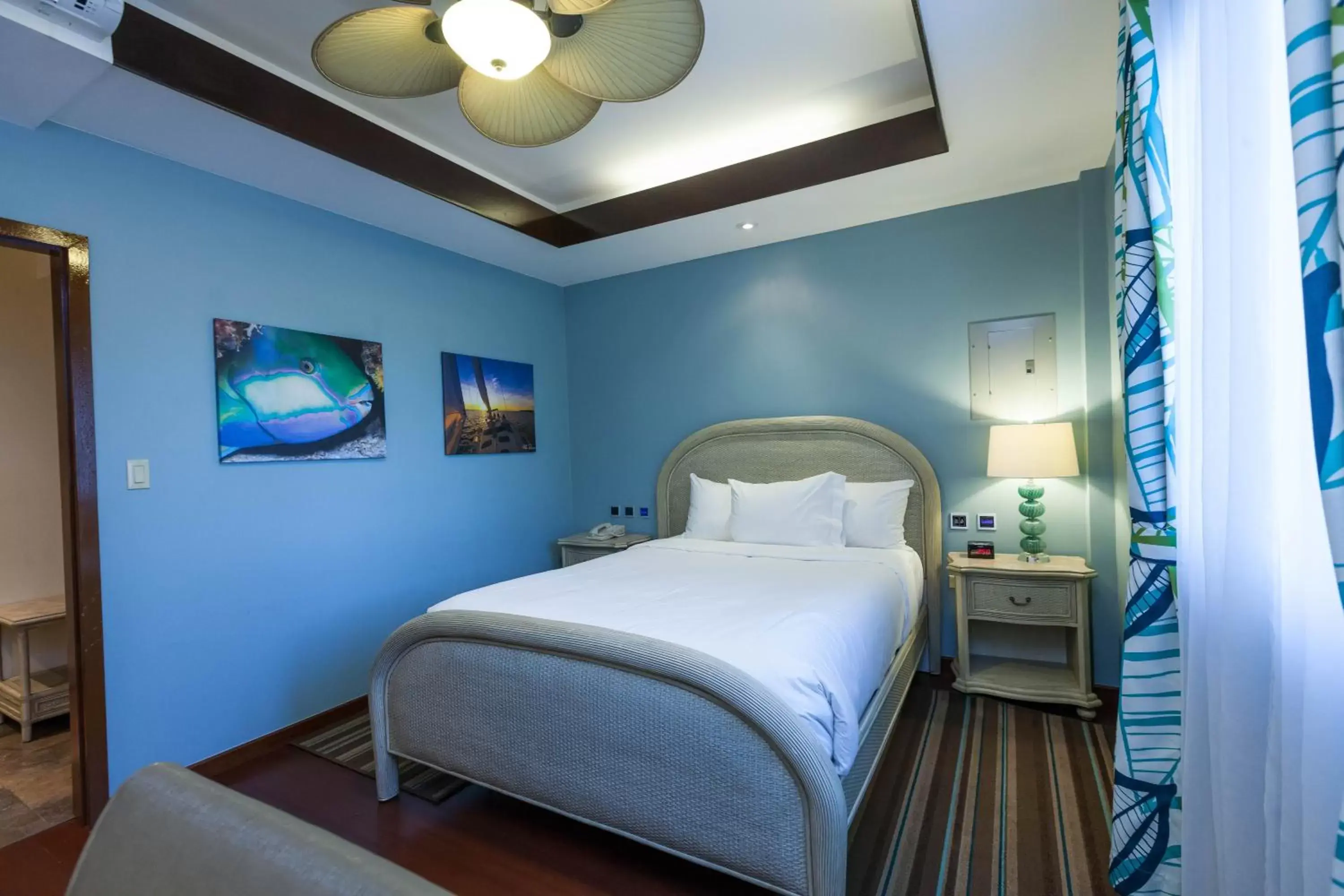 Bed in Surfrider Resort Hotel