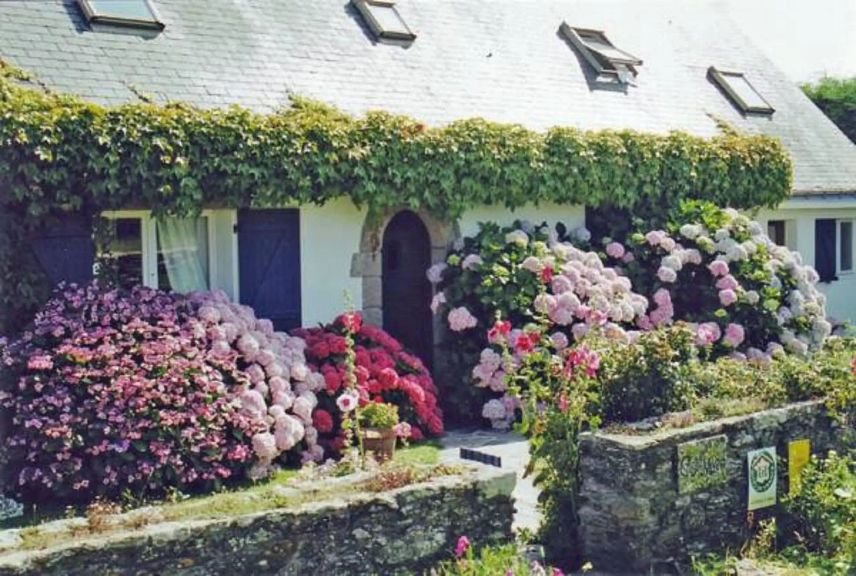 Facade/entrance, Property Building in La Criste Marine