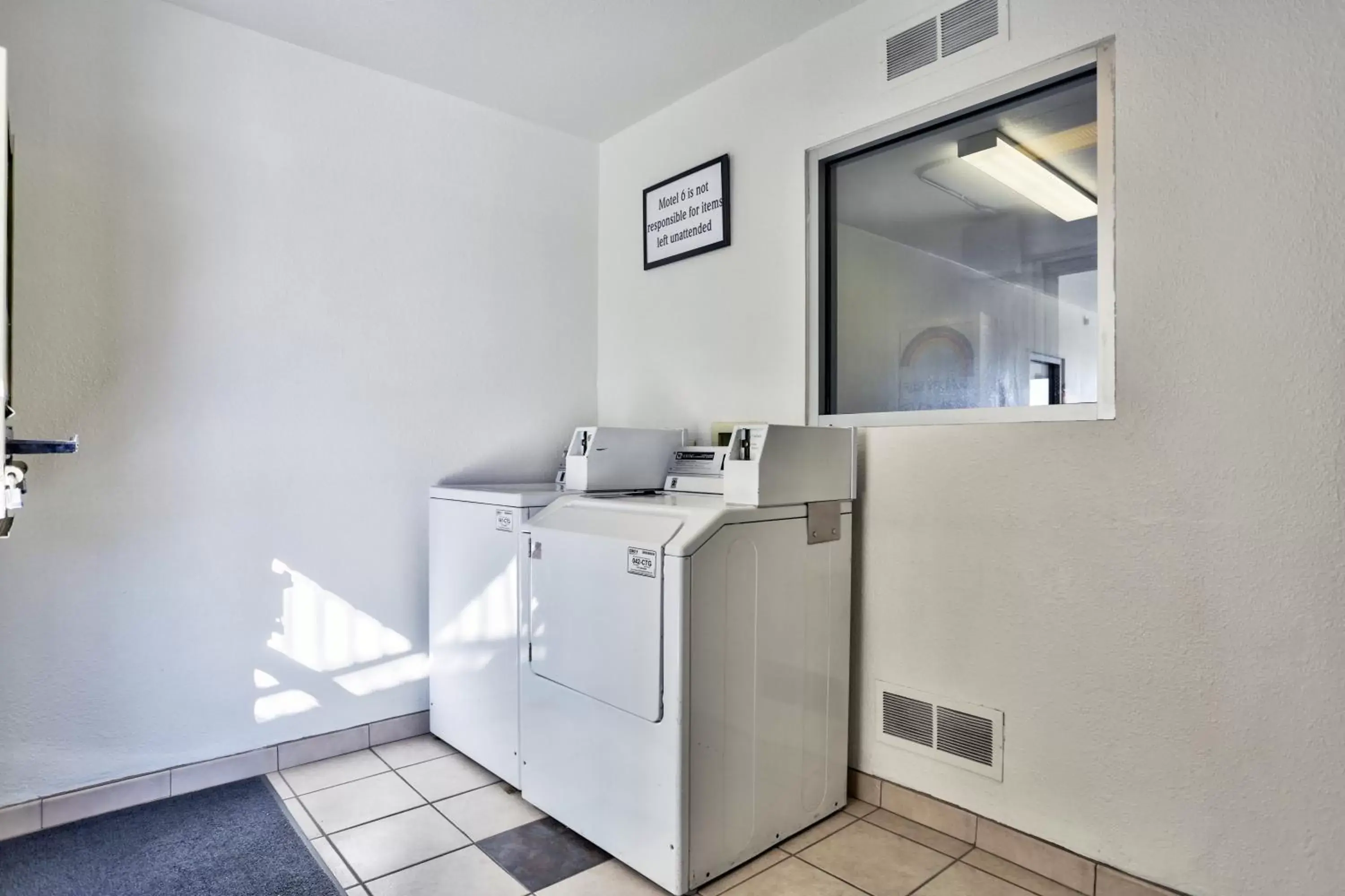 Area and facilities, Kitchen/Kitchenette in Motel 6-Flagstaff, AZ - Butler