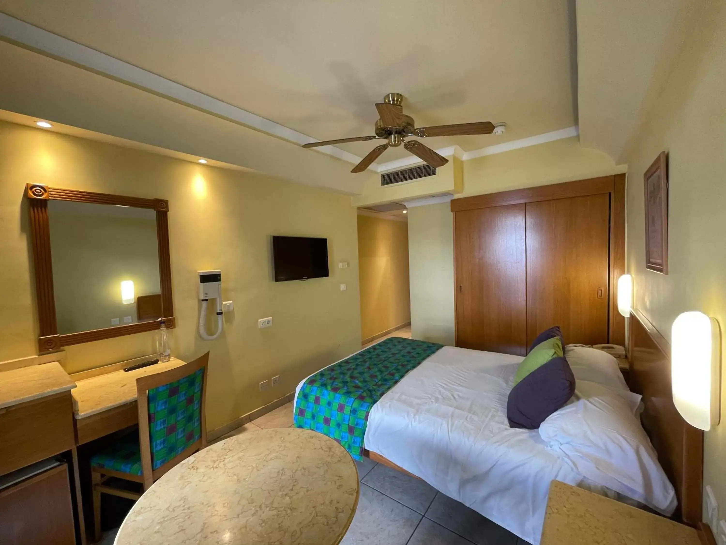 Photo of the whole room, Bed in Paradise Bay Resort