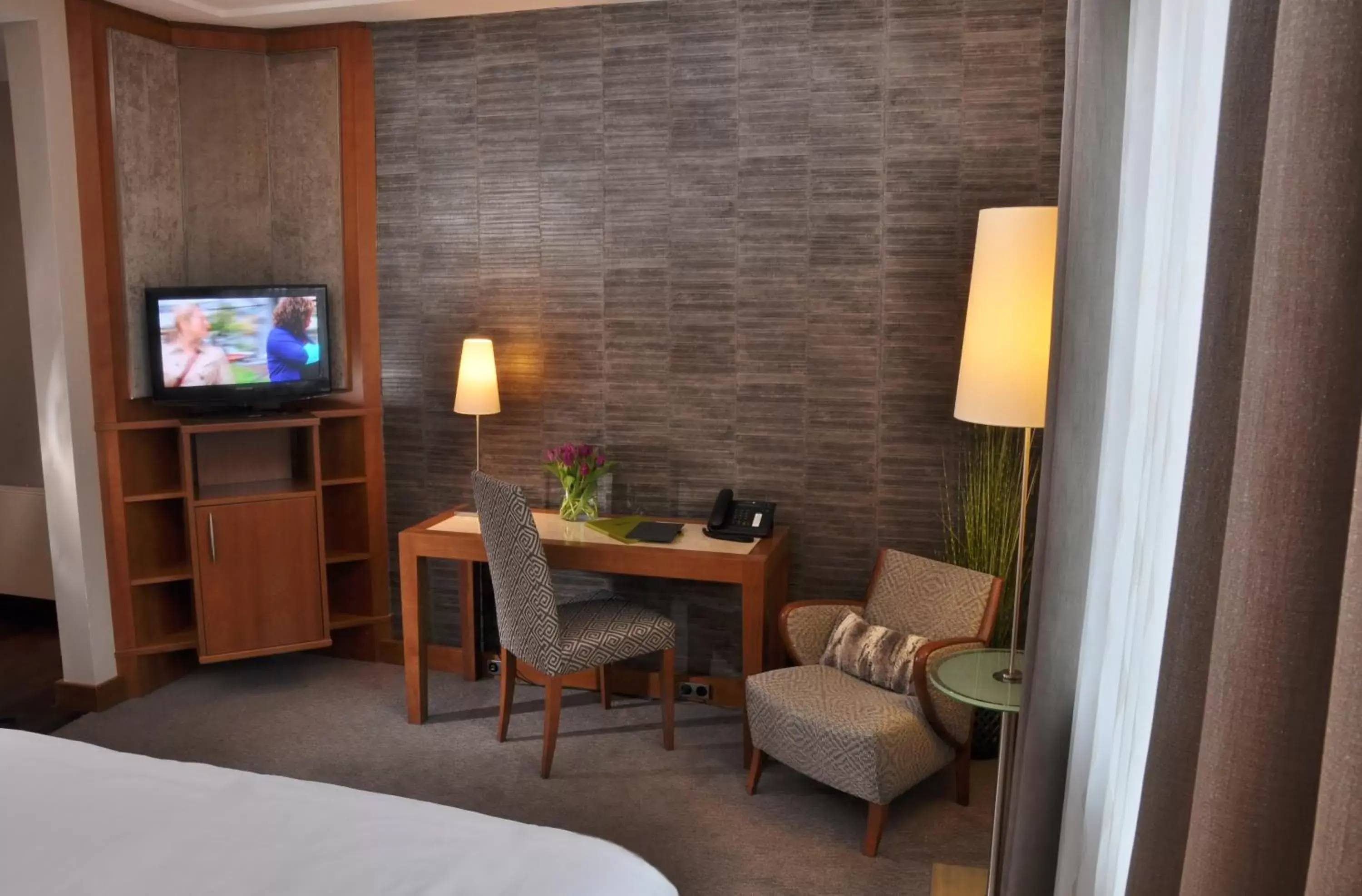 Photo of the whole room, TV/Entertainment Center in Hotel Eggers Hamburg